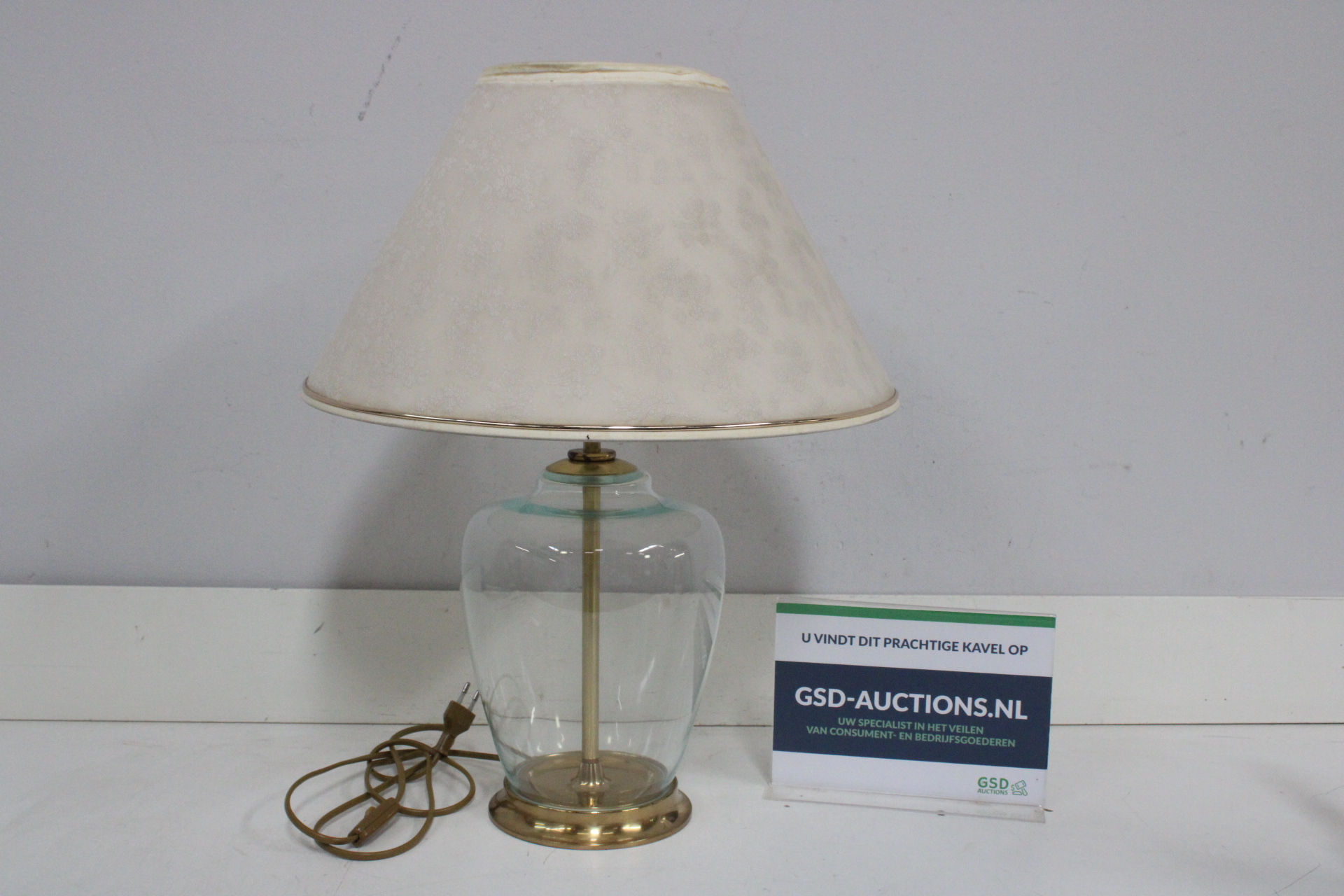 Tafellamp met glazen voet – foto 3 – kavel bij GSD Auctions, Zoeterwoude