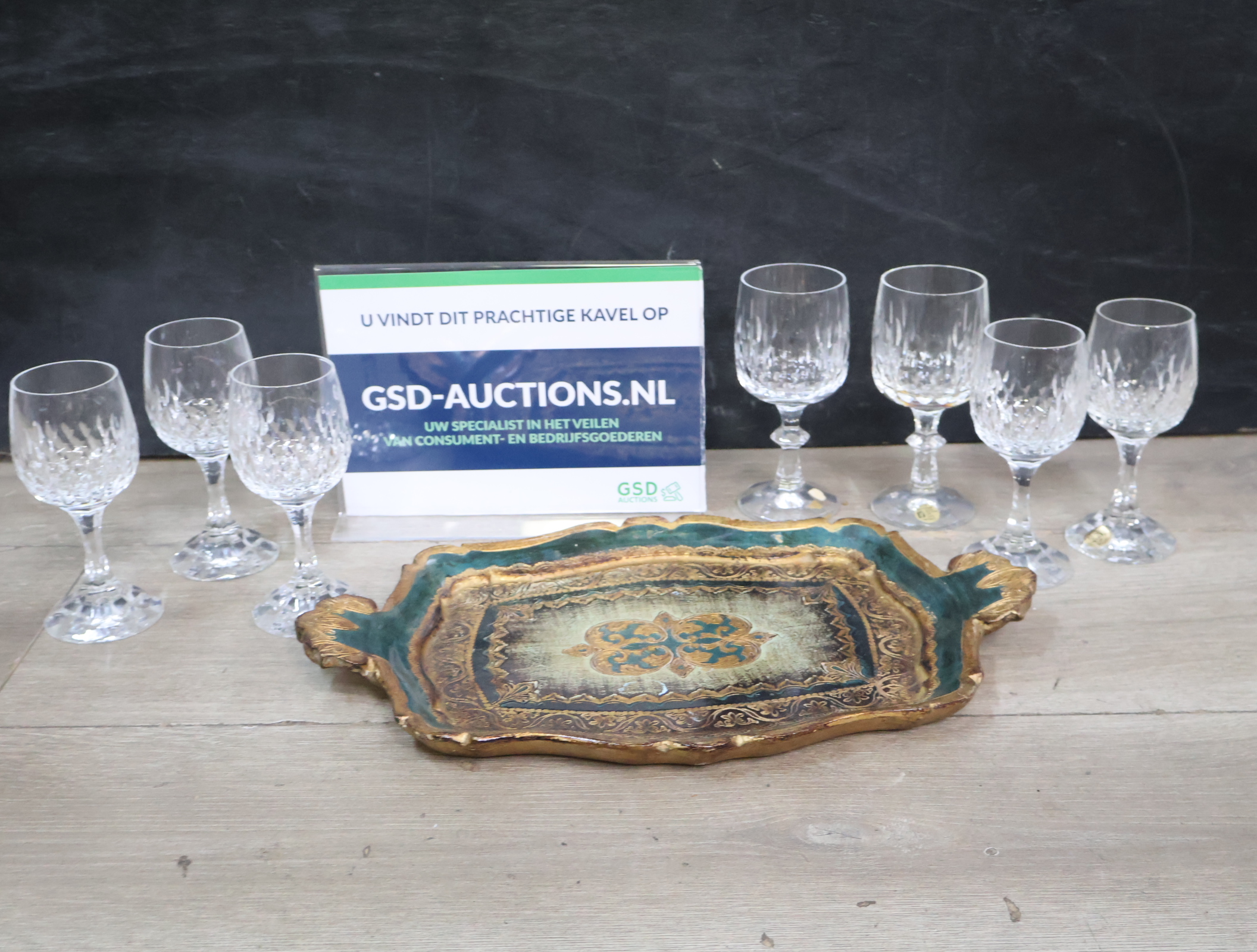 Set kristallen wijnglazen met sierlijke schaal – foto 2 – kavel bij GSD Auctions, Zoeterwoude