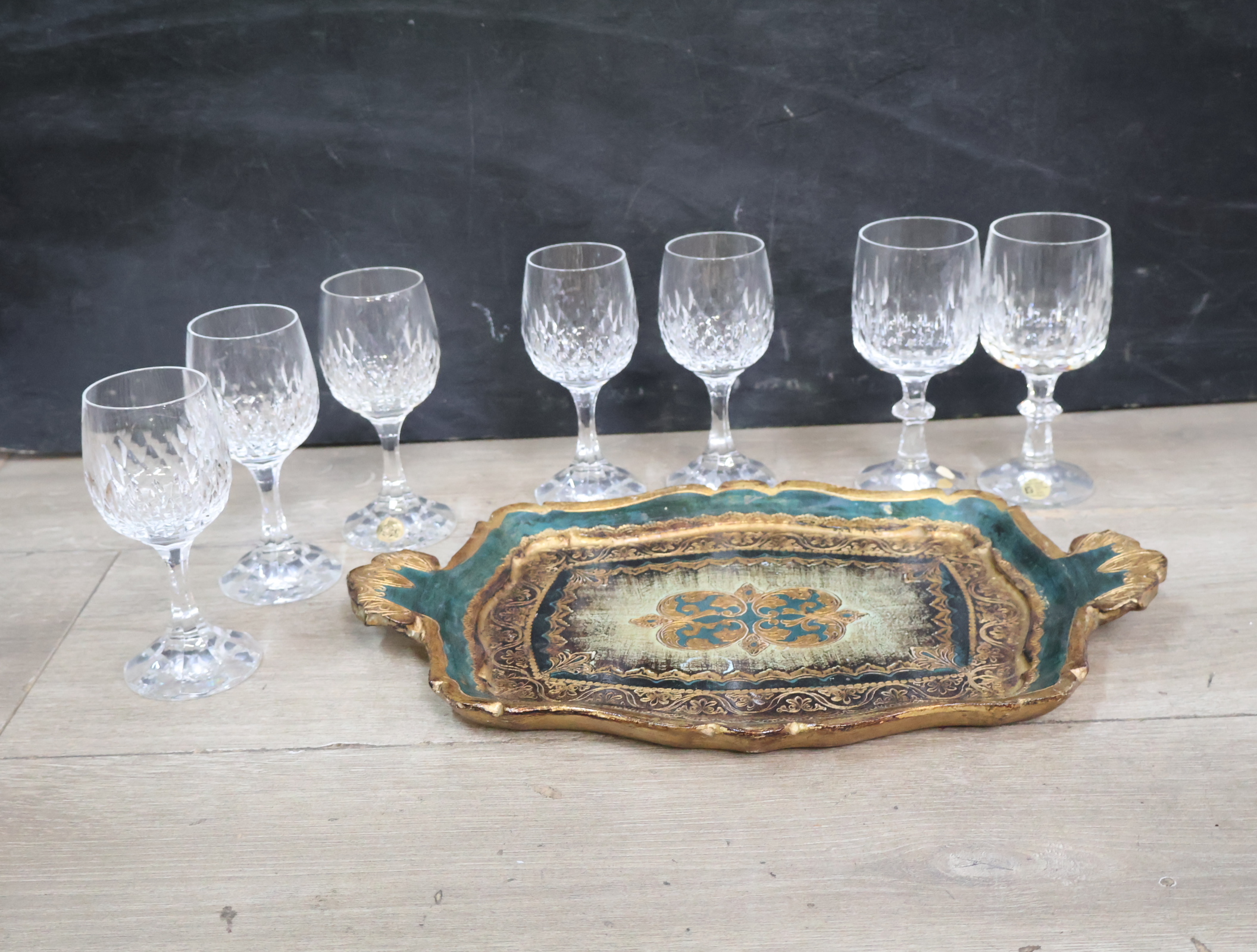 Set kristallen wijnglazen met sierlijke schaal – foto 3 – kavel bij GSD Auctions, Zoeterwoude