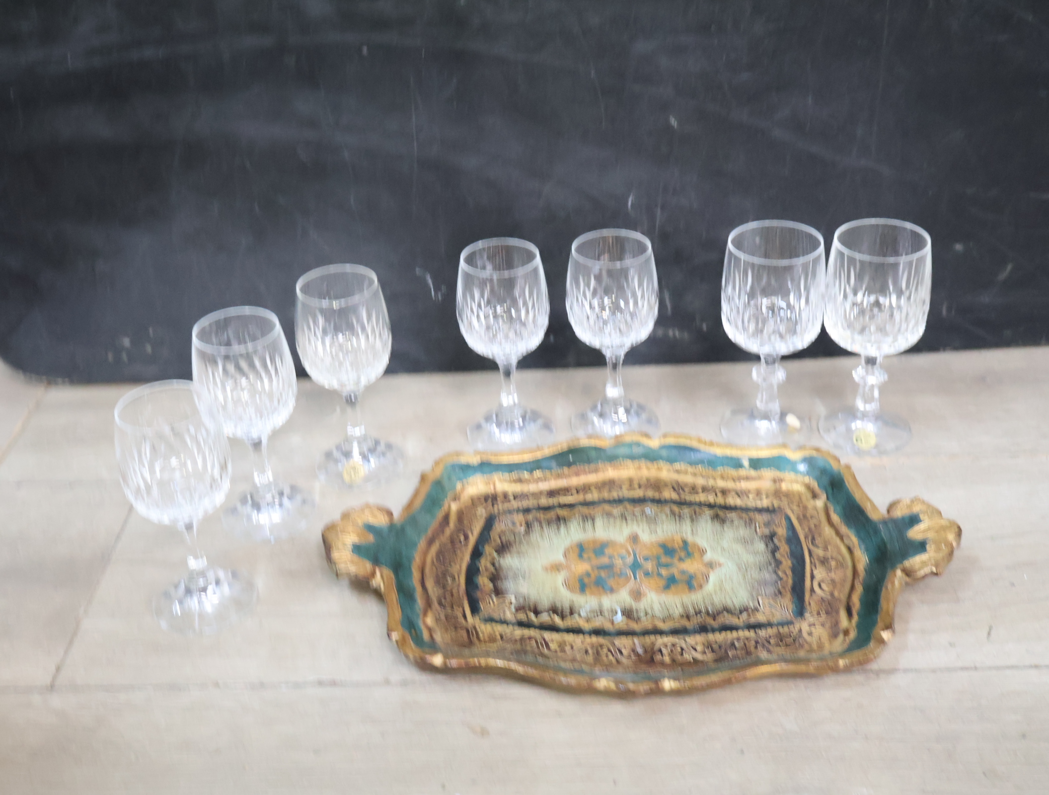Set kristallen wijnglazen met sierlijke schaal – foto 4 – kavel bij GSD Auctions, Zoeterwoude