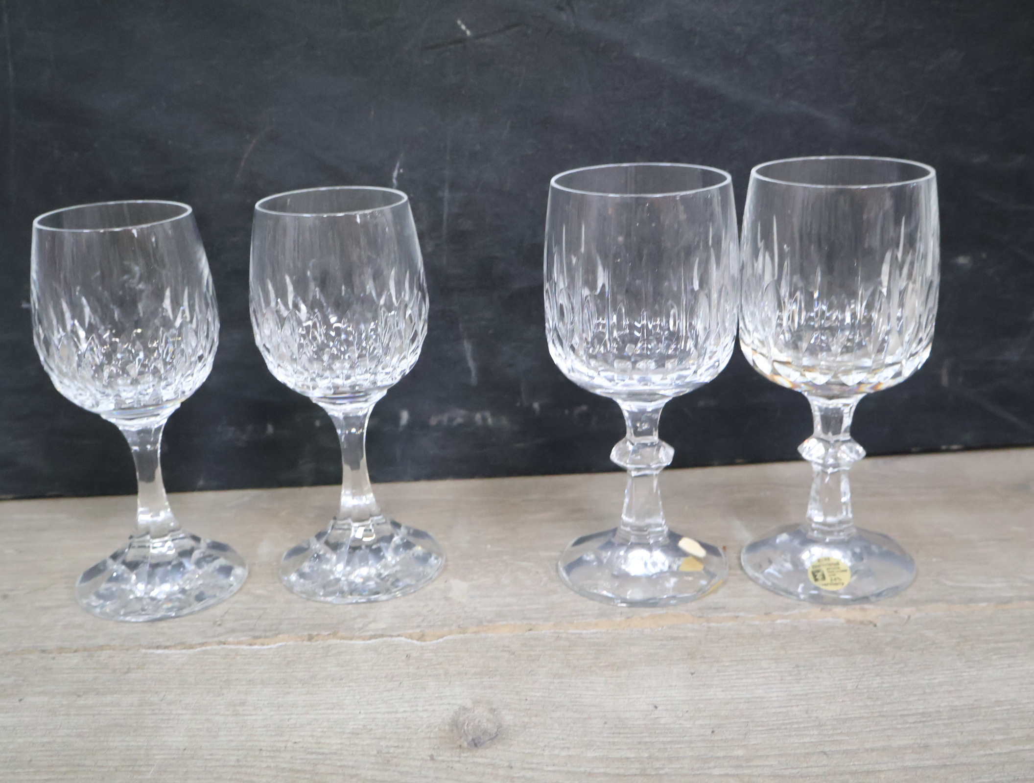 Set kristallen wijnglazen met sierlijke schaal – foto 8 – kavel bij GSD Auctions, Zoeterwoude