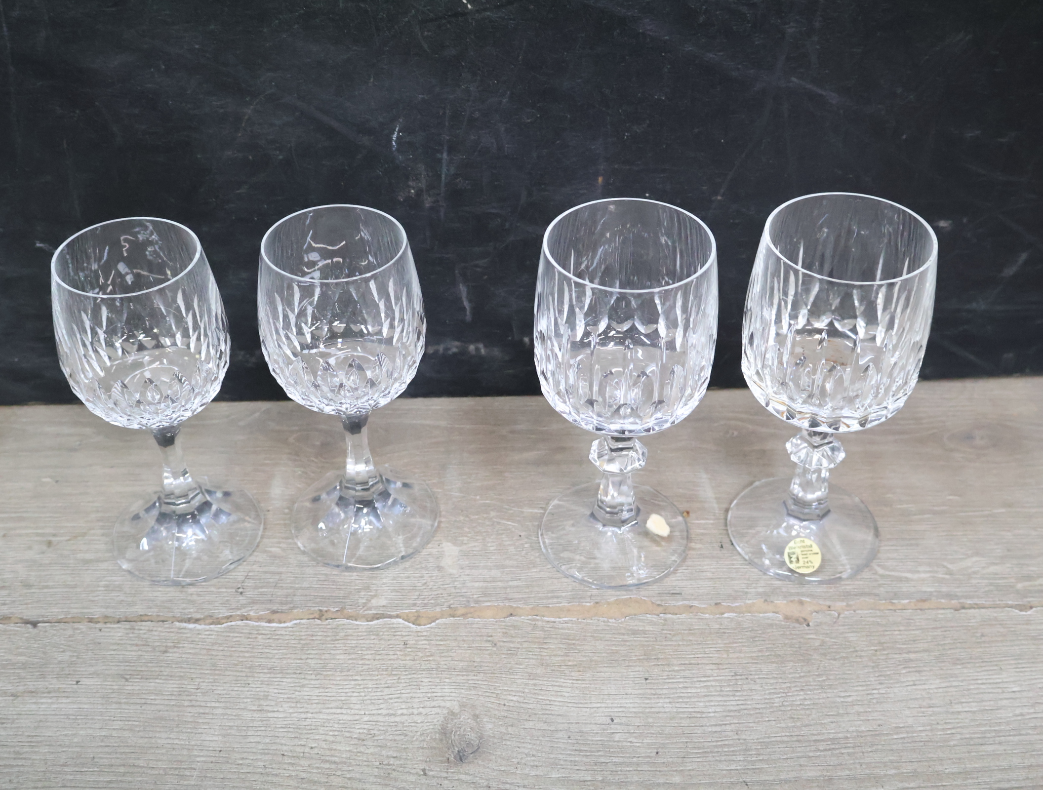 Set kristallen wijnglazen met sierlijke schaal – foto 9 – kavel bij GSD Auctions, Zoeterwoude