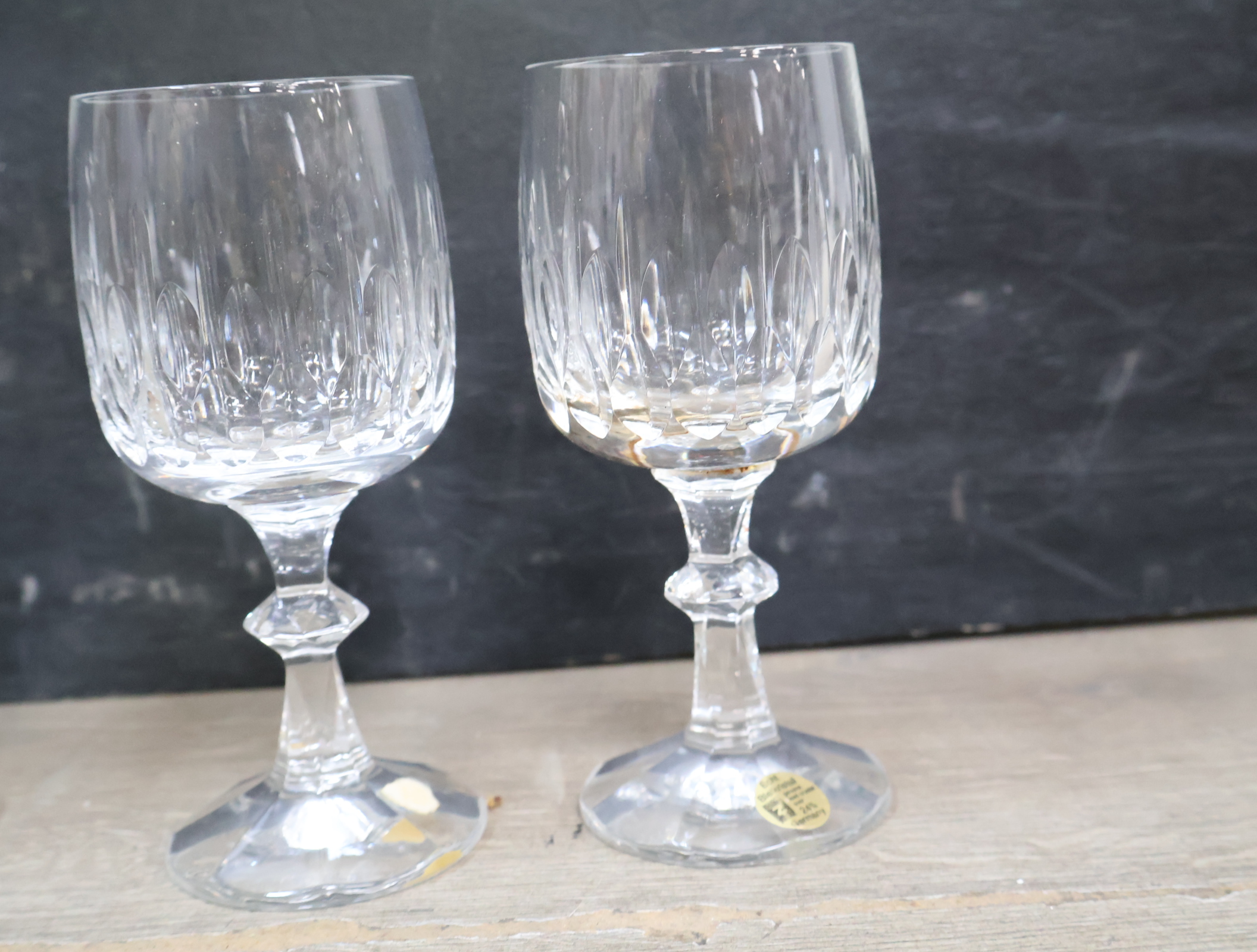 Set kristallen wijnglazen met sierlijke schaal – foto 10 – kavel bij GSD Auctions, Zoeterwoude