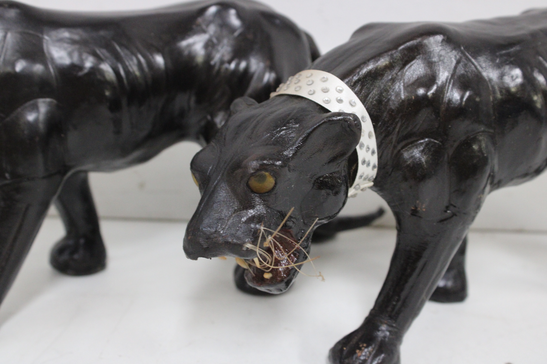 Set van twee zwarte panter beelden – foto 4 – kavel bij GSD Auctions, Zoeterwoude