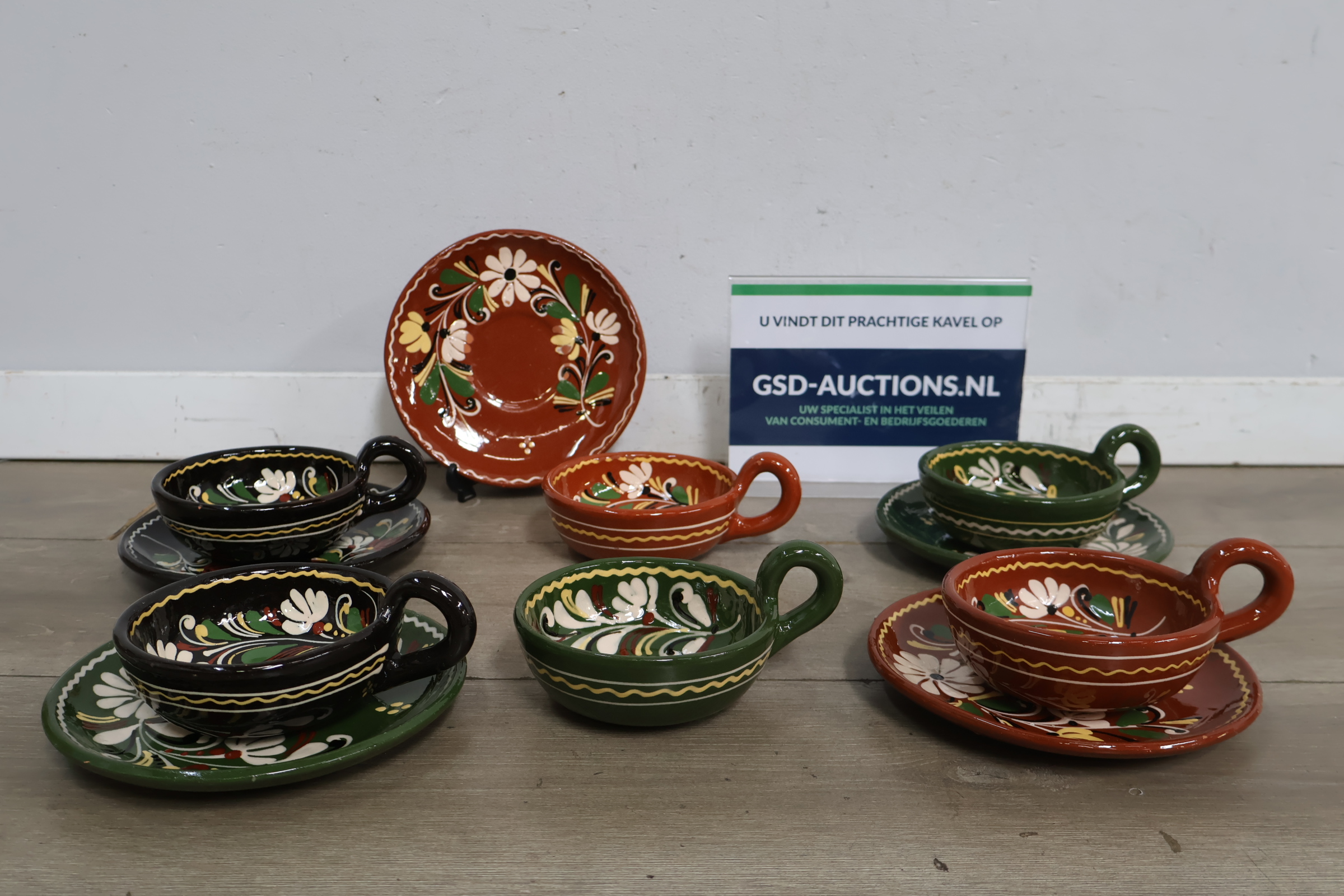 Vintage keramische kop en schotels 11 stuks'' – kavel bij GSD Auctions, Zoeterwoude