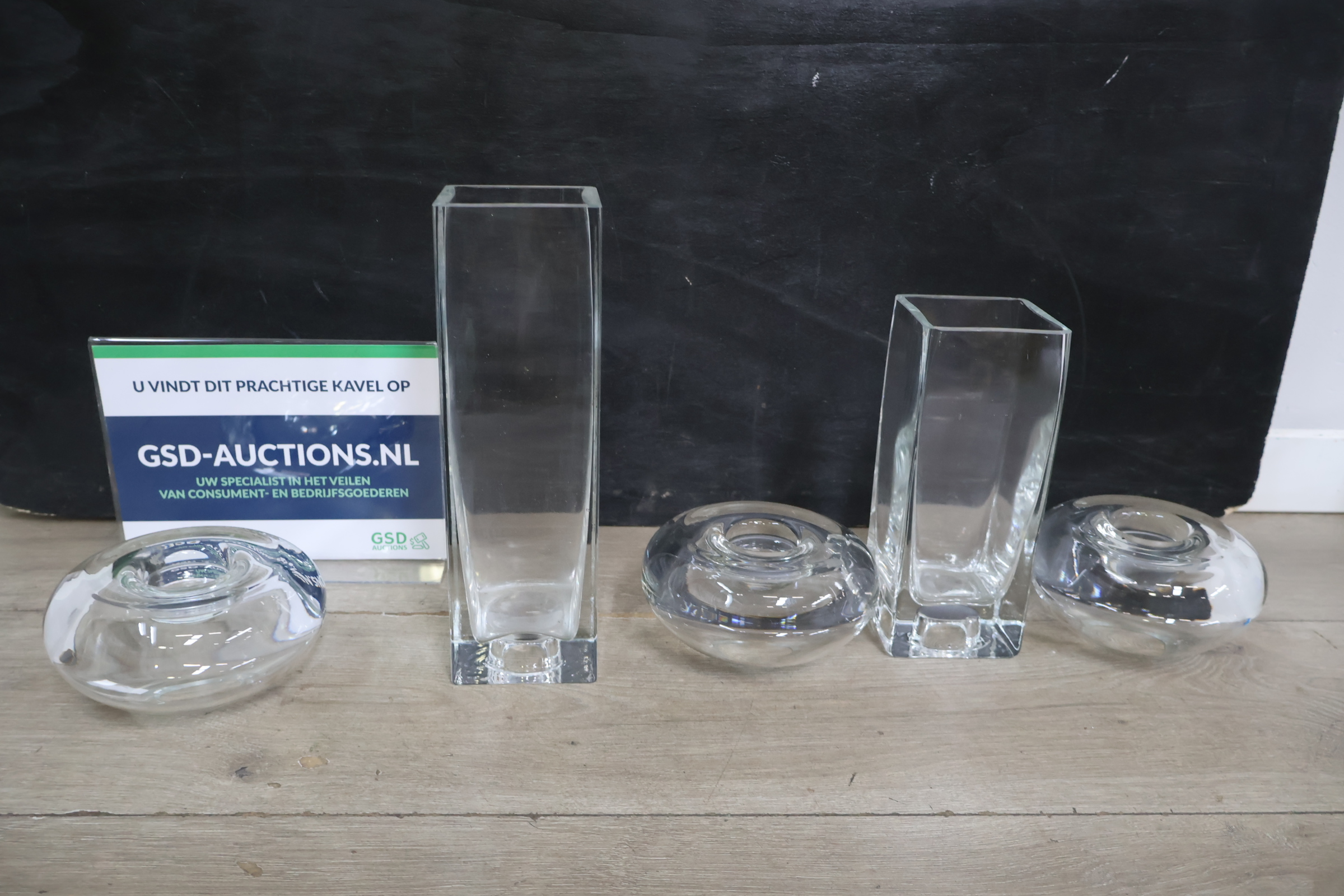 Set glazen vazen en kandelaars'' – kavel bij GSD Auctions, Zoeterwoude