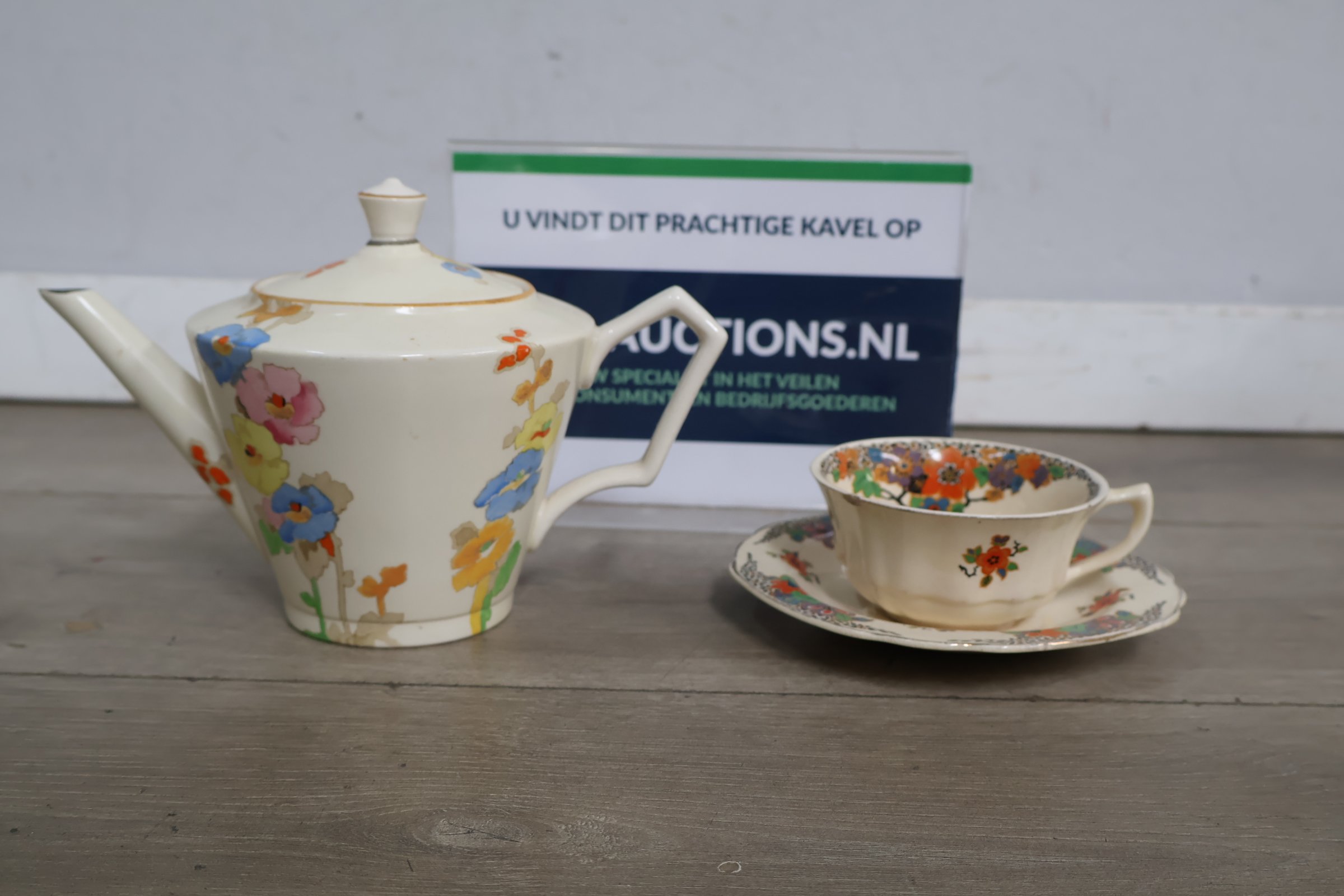 Vintage theepot met kop en schotel'' – foto 2 – kavel bij GSD Auctions, Zoeterwoude