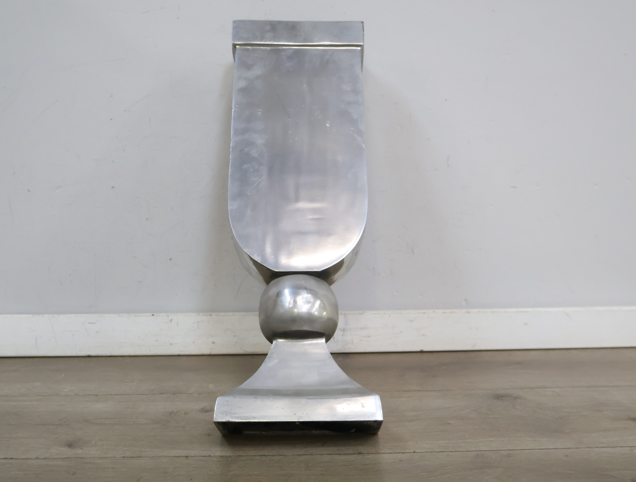 Grote Metalen Vaas - 58 cm – foto 10 – kavel bij GSD Auctions, Zoeterwoude