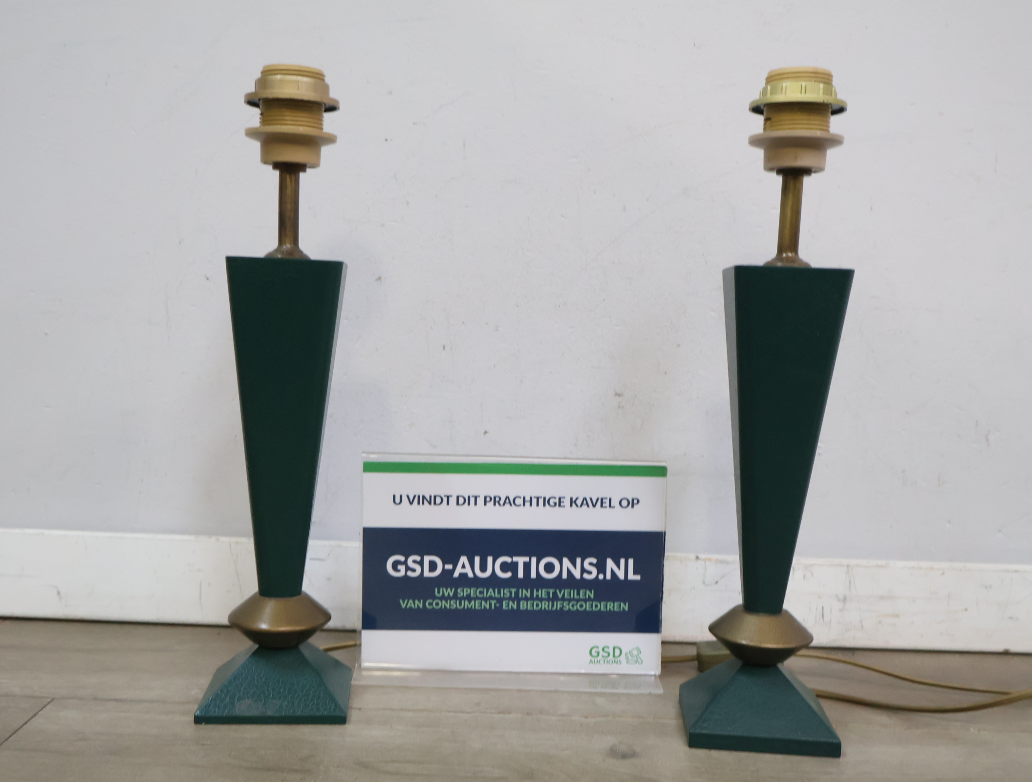 Set van 2 groene tafellampen – foto 2 – kavel bij GSD Auctions, Zoeterwoude