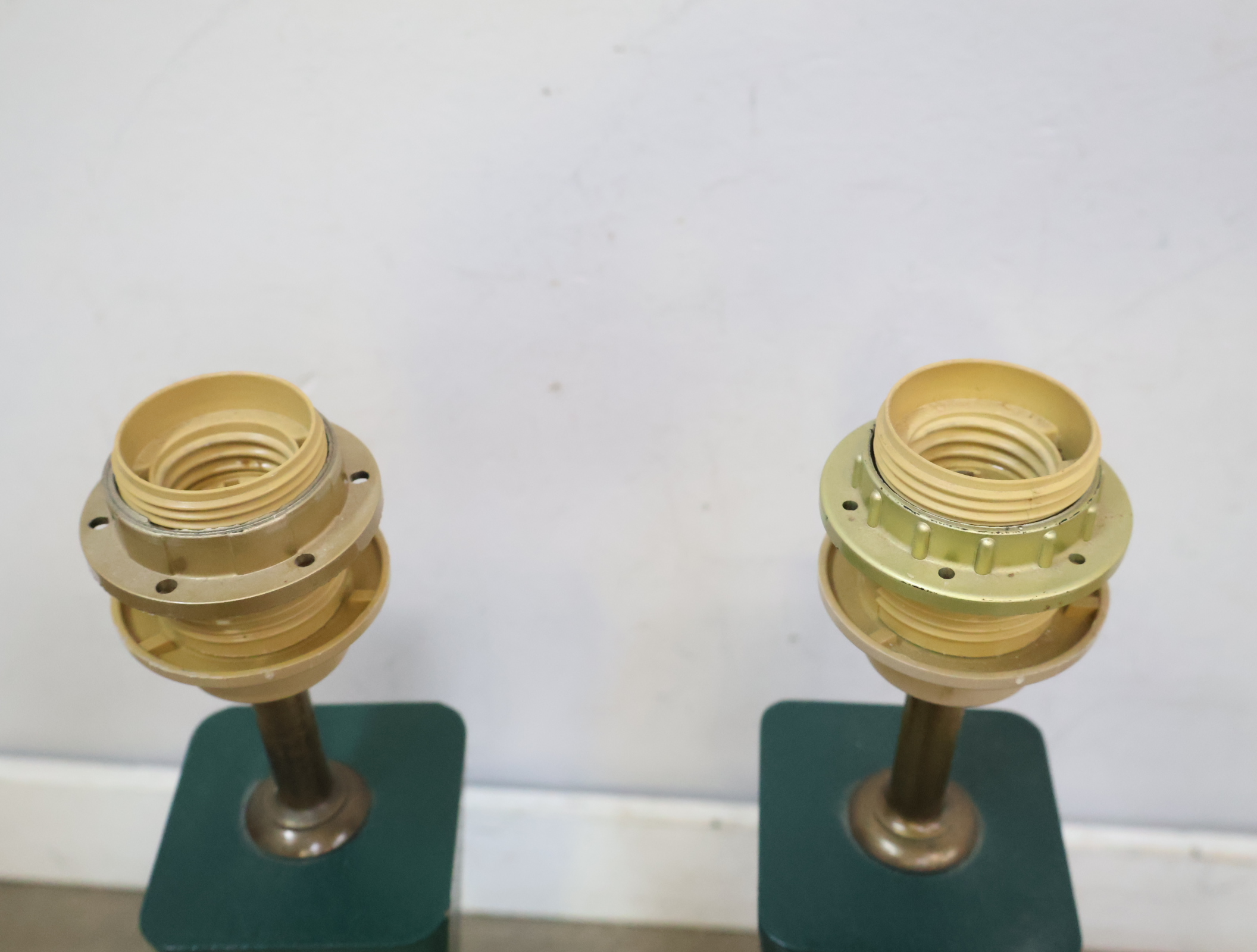 Set van 2 groene tafellampen – foto 6 – kavel bij GSD Auctions, Zoeterwoude