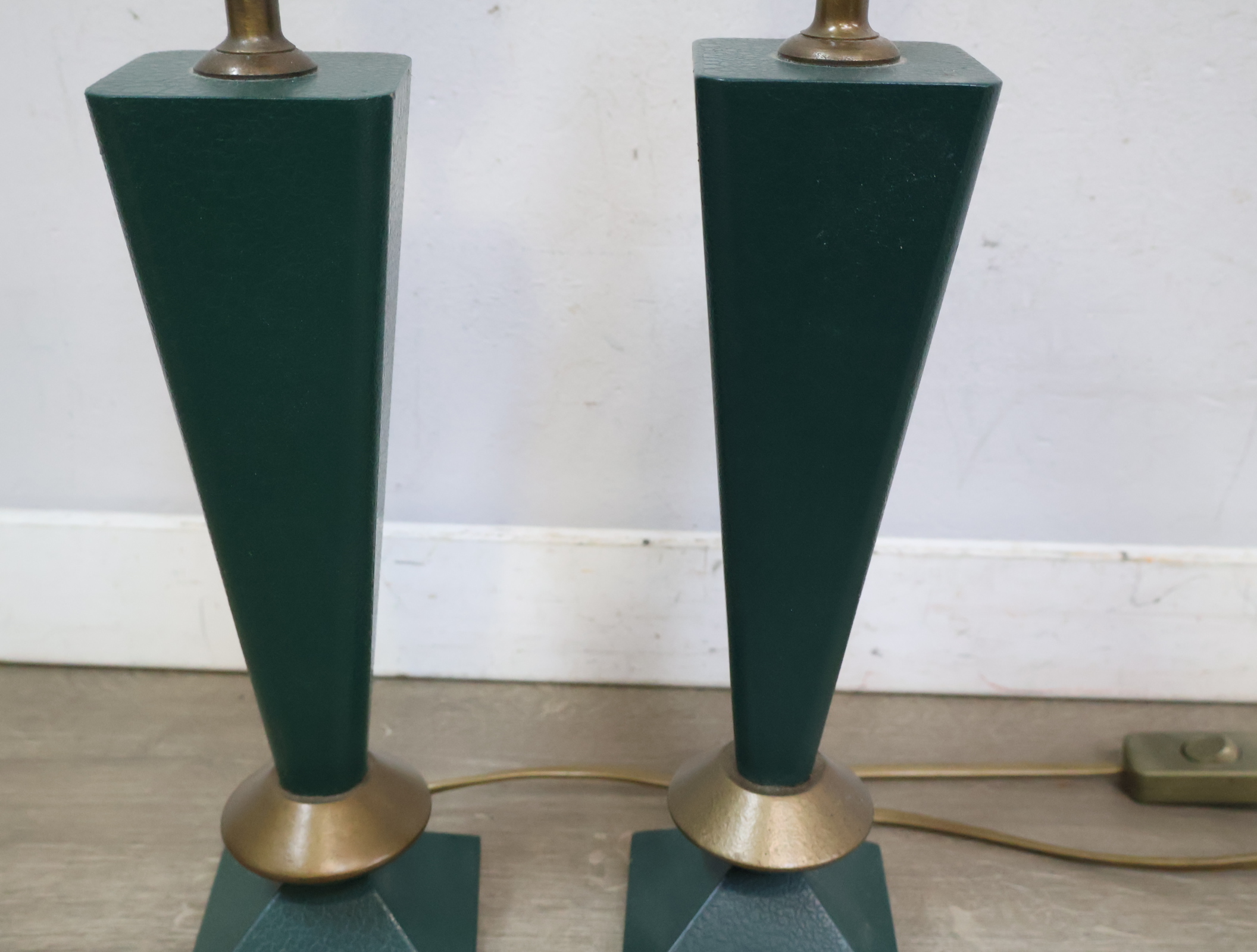 Set van 2 groene tafellampen – foto 7 – kavel bij GSD Auctions, Zoeterwoude