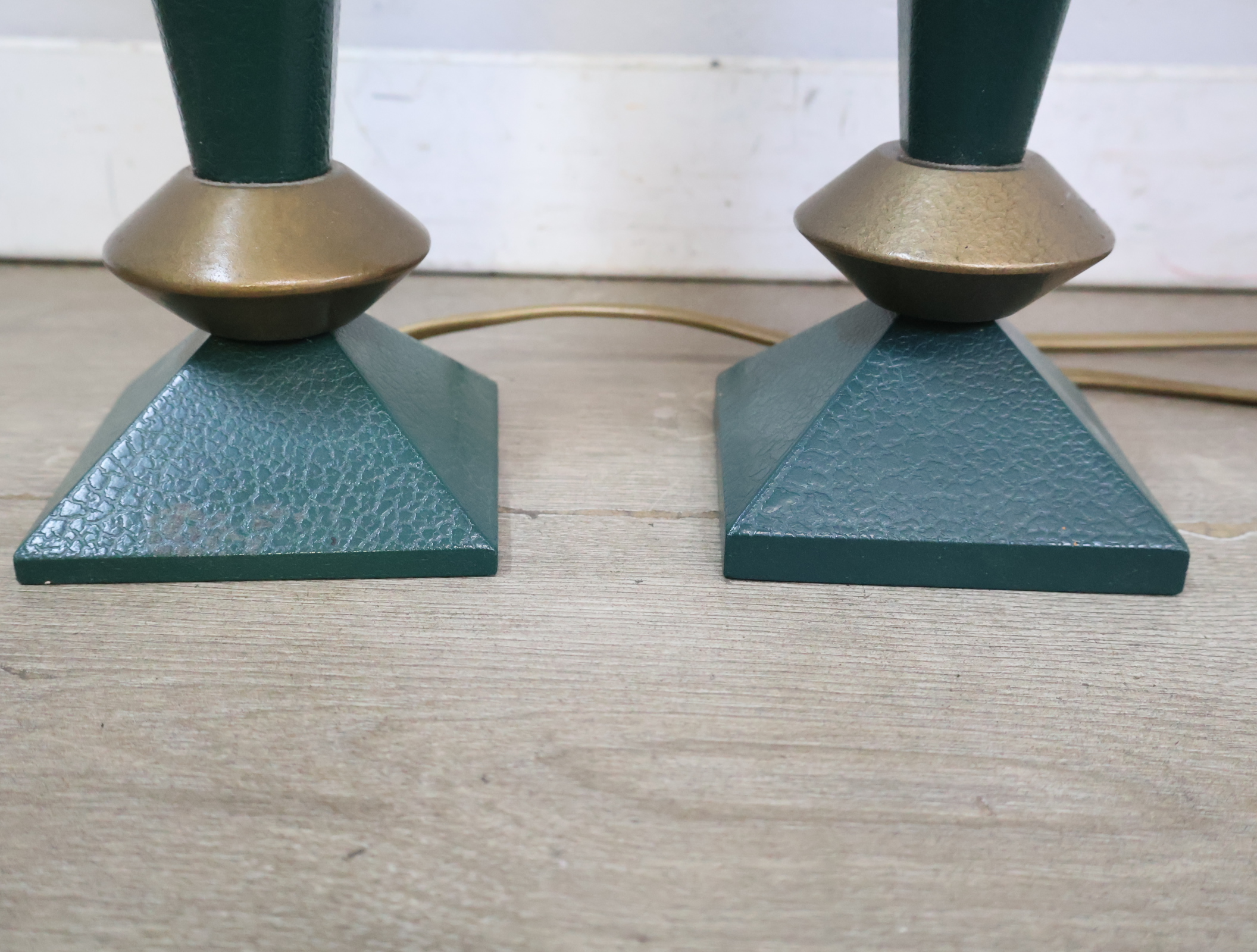 Set van 2 groene tafellampen – foto 8 – kavel bij GSD Auctions, Zoeterwoude