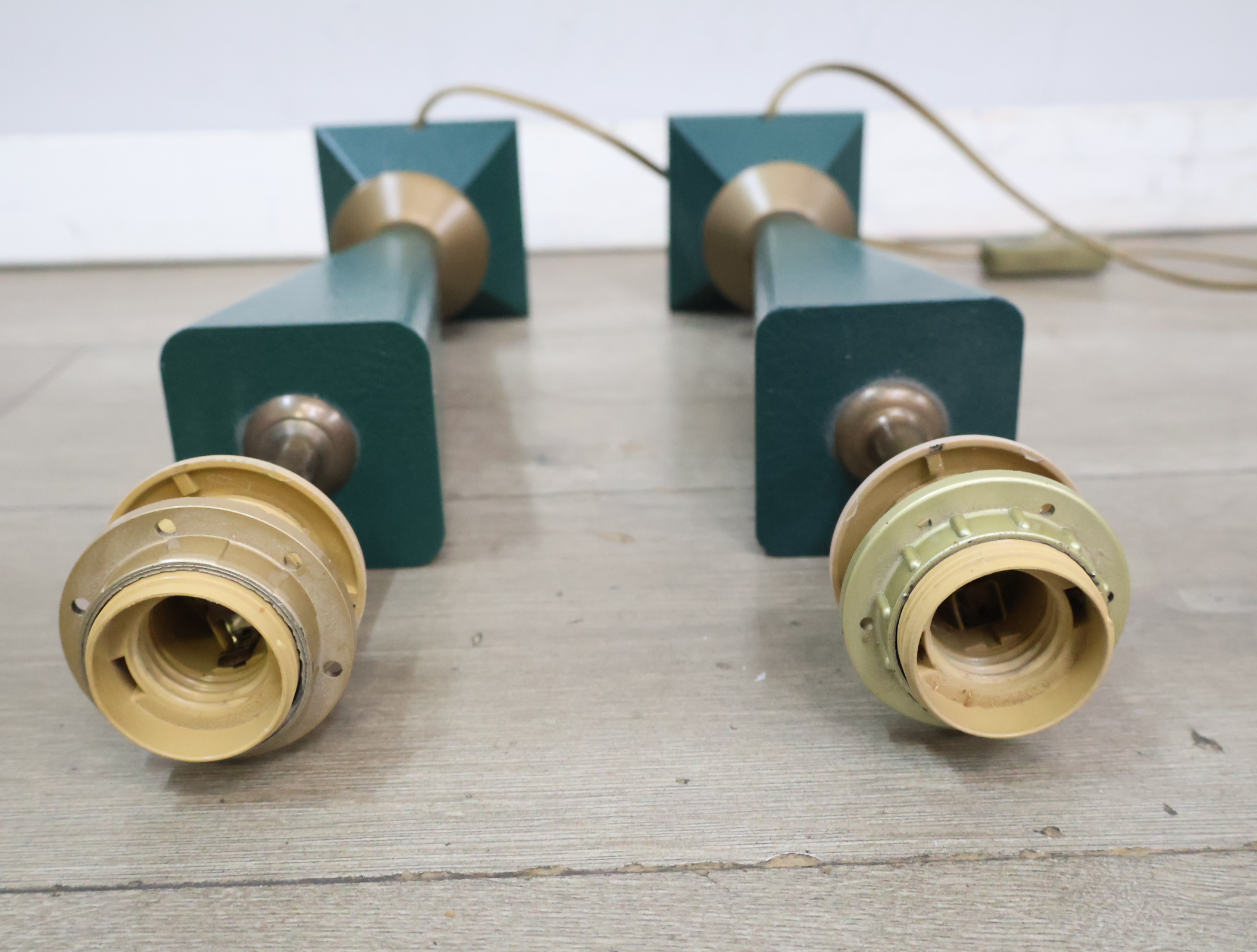 Set van 2 groene tafellampen – foto 9 – kavel bij GSD Auctions, Zoeterwoude