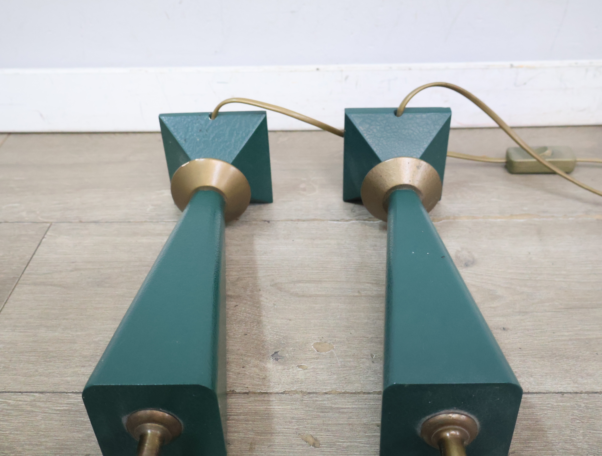 Set van 2 groene tafellampen – foto 10 – kavel bij GSD Auctions, Zoeterwoude