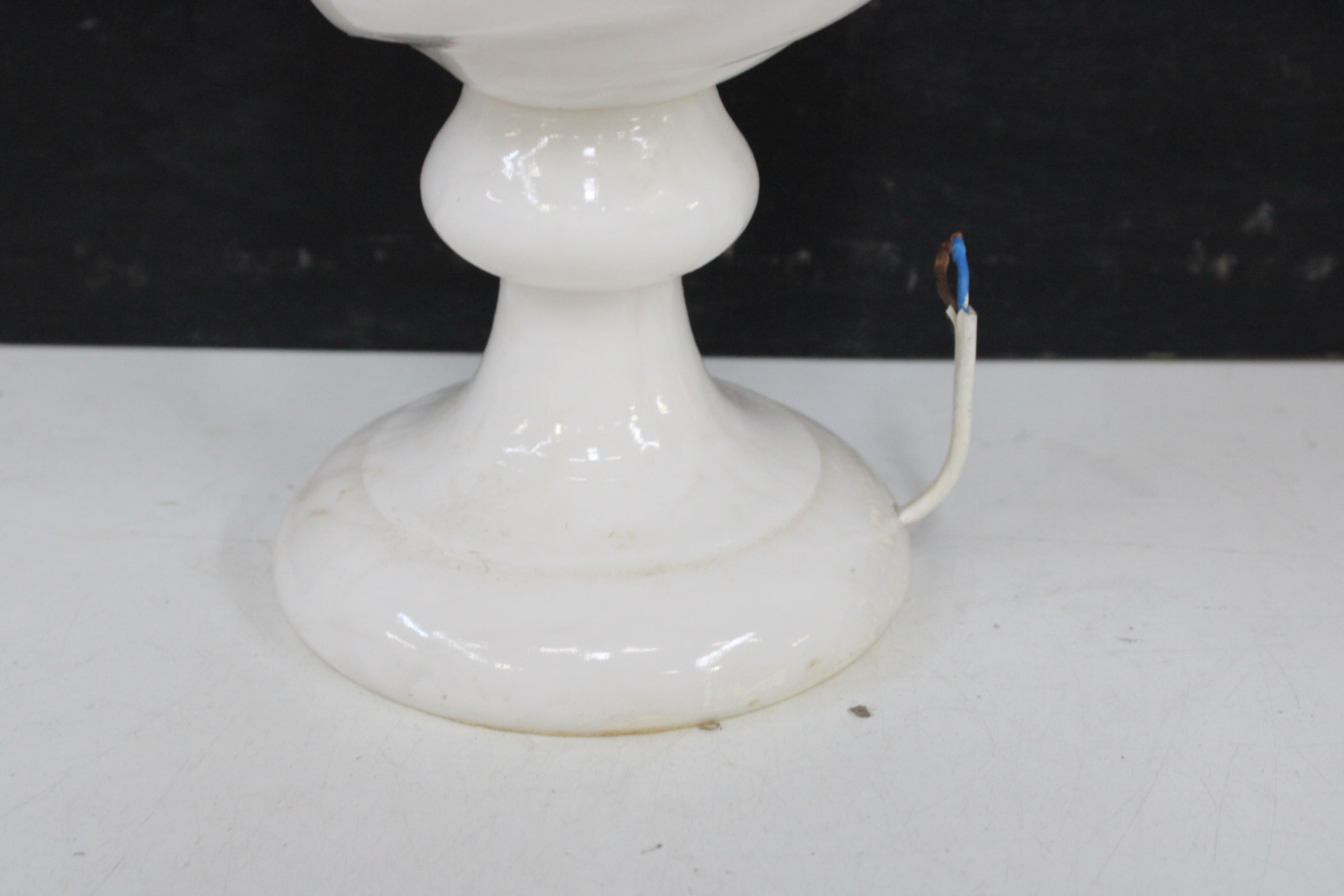 Witte marmeren vaas – foto 6 – kavel bij GSD Auctions, Zoeterwoude