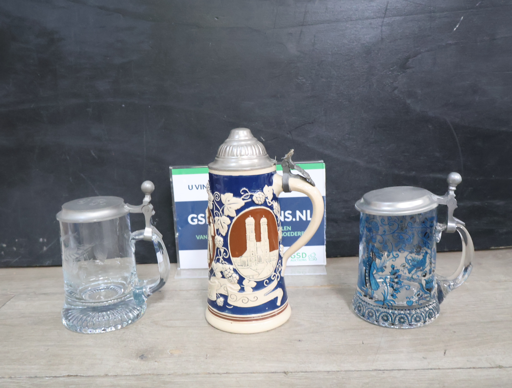 Set van 3 Duitse bierpullen met deksel – kavel bij GSD Auctions, Zoeterwoude
