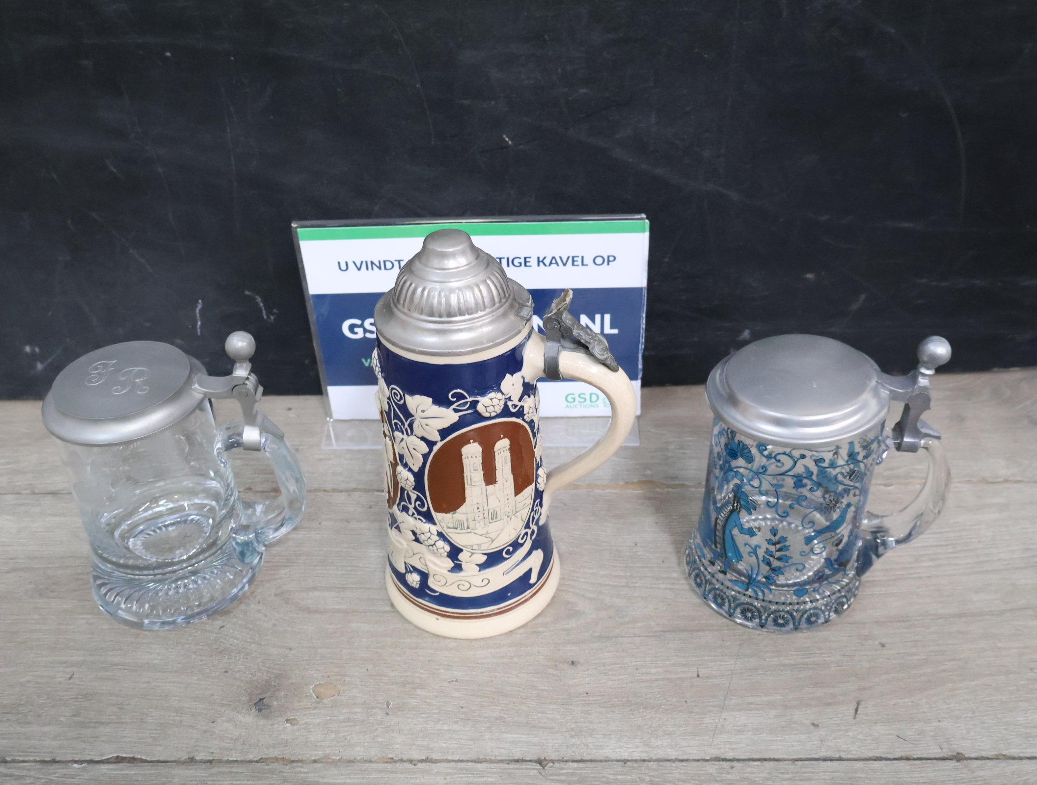 Set van 3 Duitse bierpullen met deksel – foto 2 – kavel bij GSD Auctions, Zoeterwoude