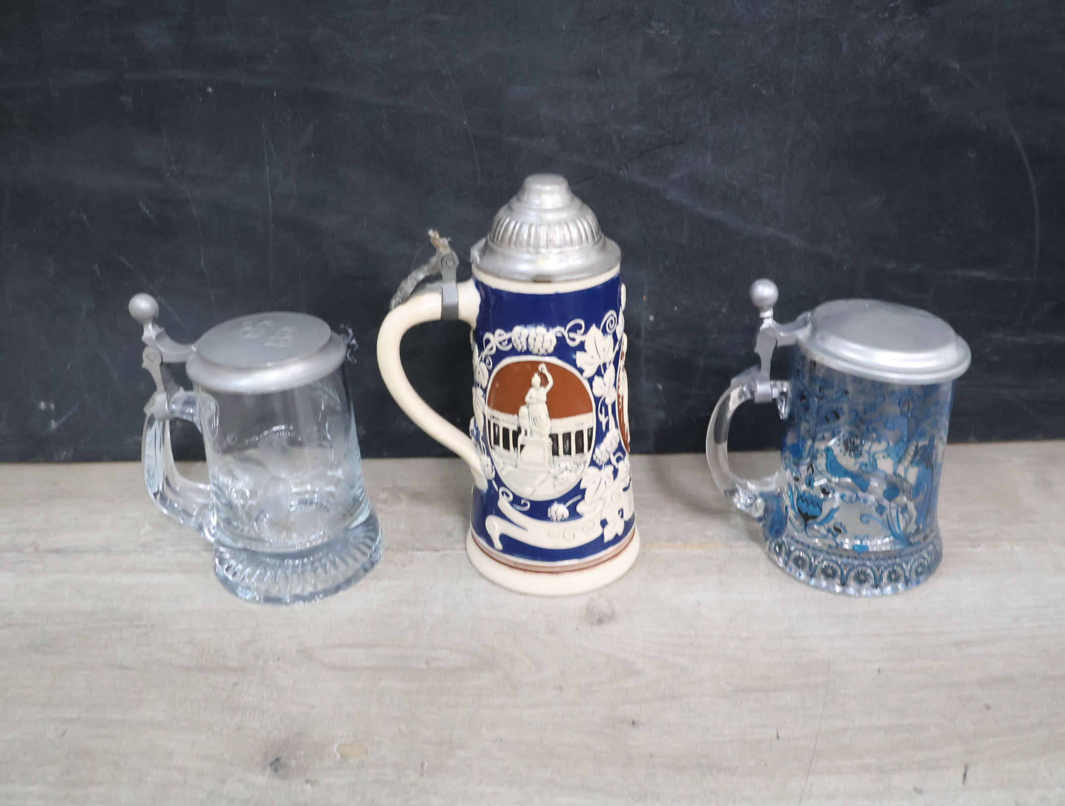 Set van 3 Duitse bierpullen met deksel – foto 8 – kavel bij GSD Auctions, Zoeterwoude