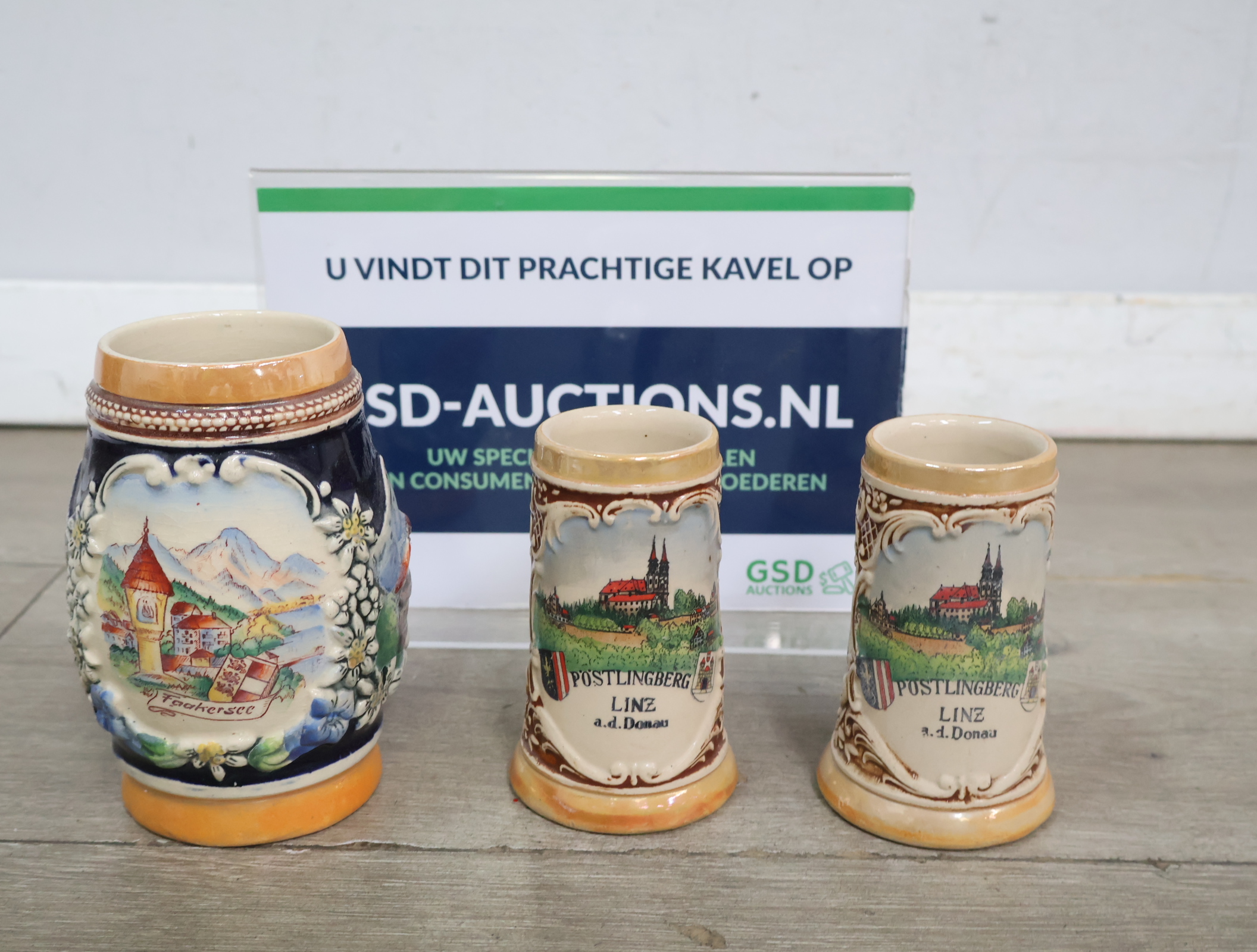 Set van drie decoratieve keramische bierpullen – kavel bij GSD Auctions, Zoeterwoude
