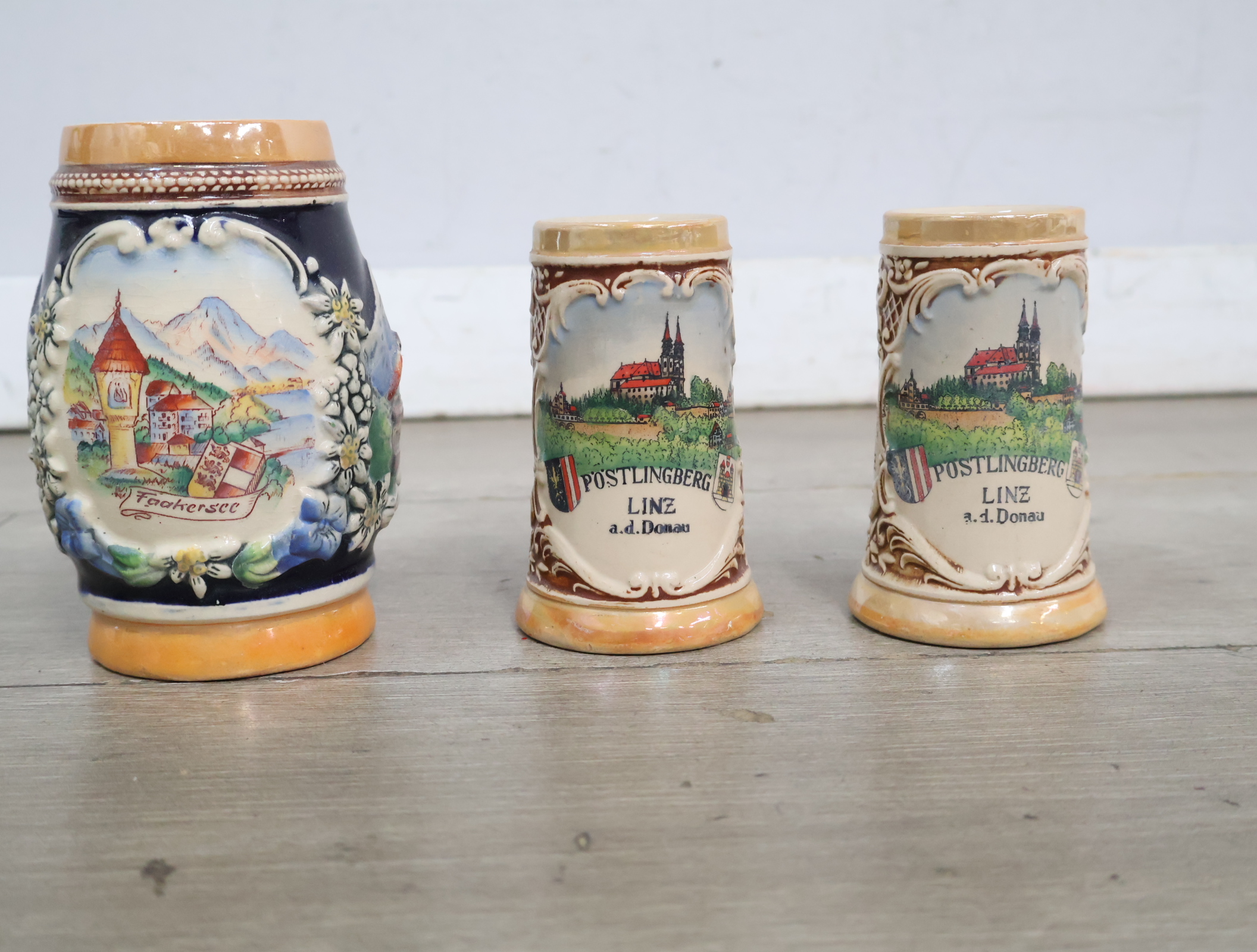 Set van drie decoratieve keramische bierpullen – foto 4 – kavel bij GSD Auctions, Zoeterwoude