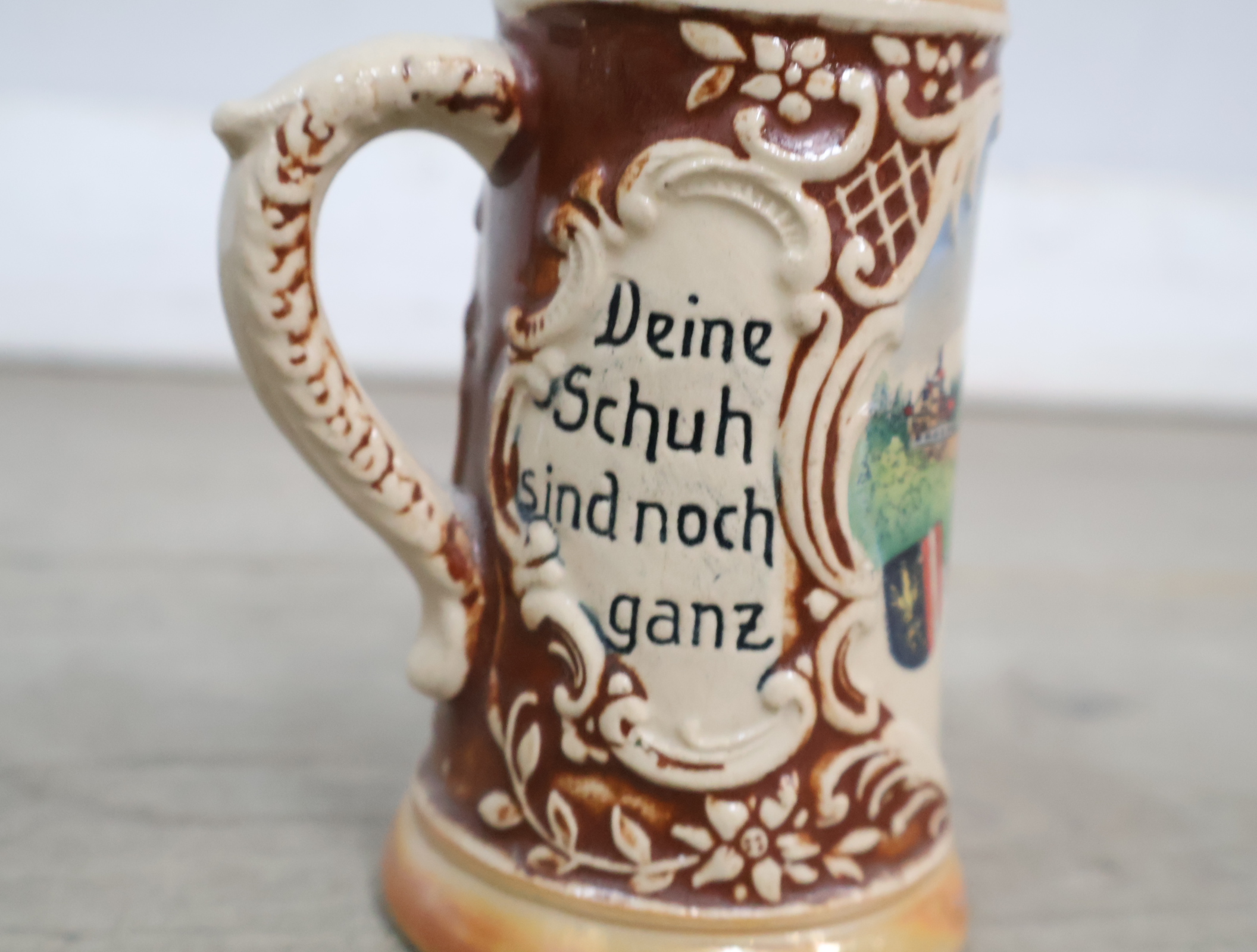 Set van drie decoratieve keramische bierpullen – foto 7 – kavel bij GSD Auctions, Zoeterwoude