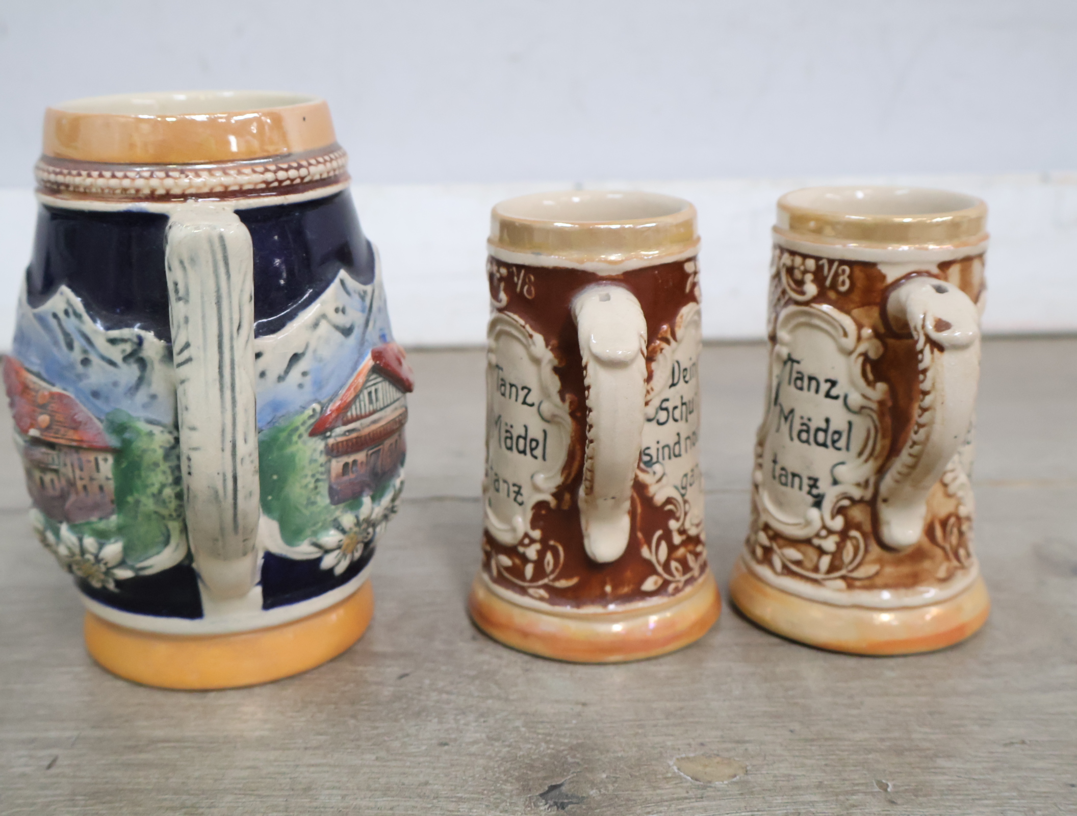 Set van drie decoratieve keramische bierpullen – foto 9 – kavel bij GSD Auctions, Zoeterwoude