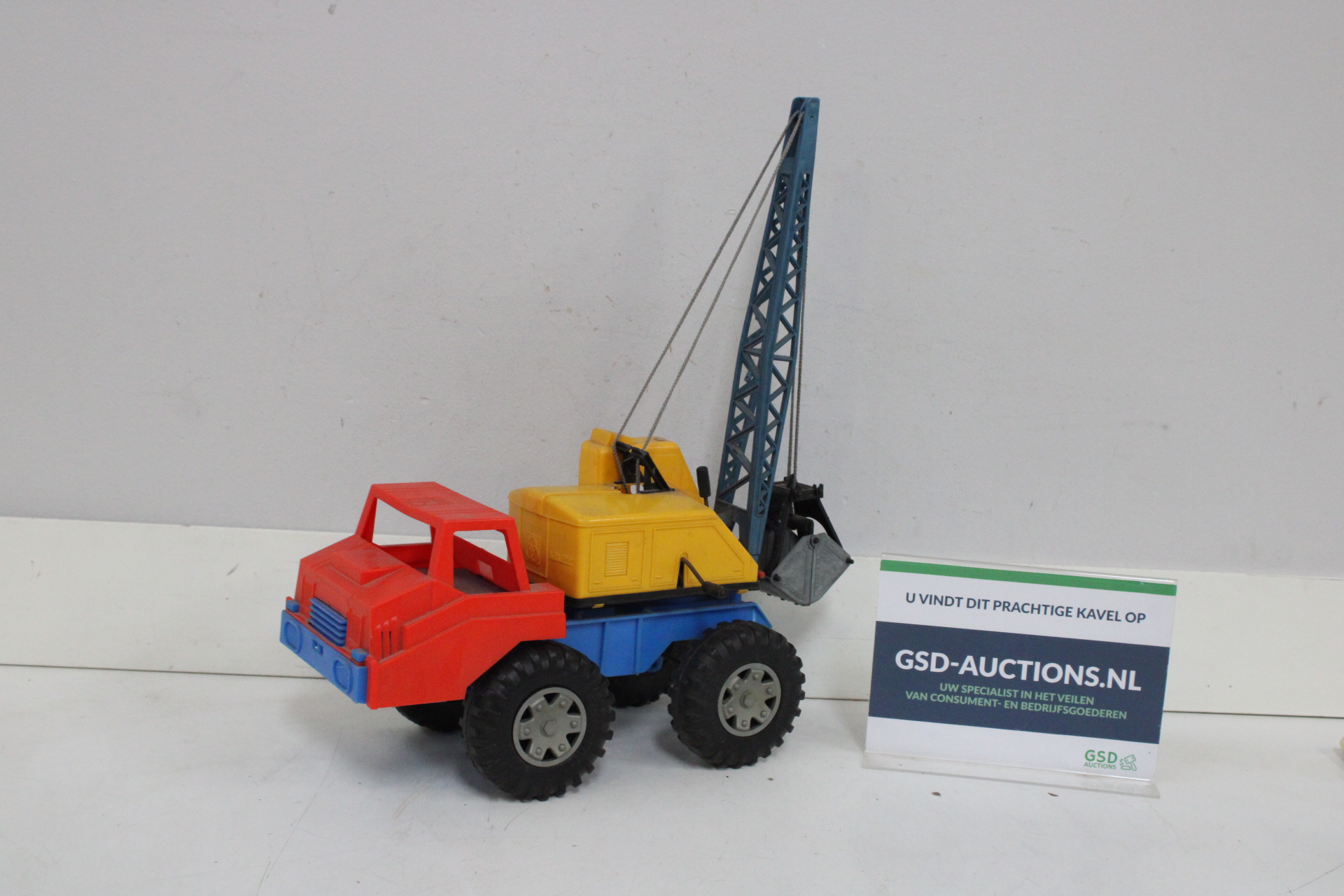 Speelgoed kraanwagen van kunststof – kavel bij GSD Auctions, Zoeterwoude