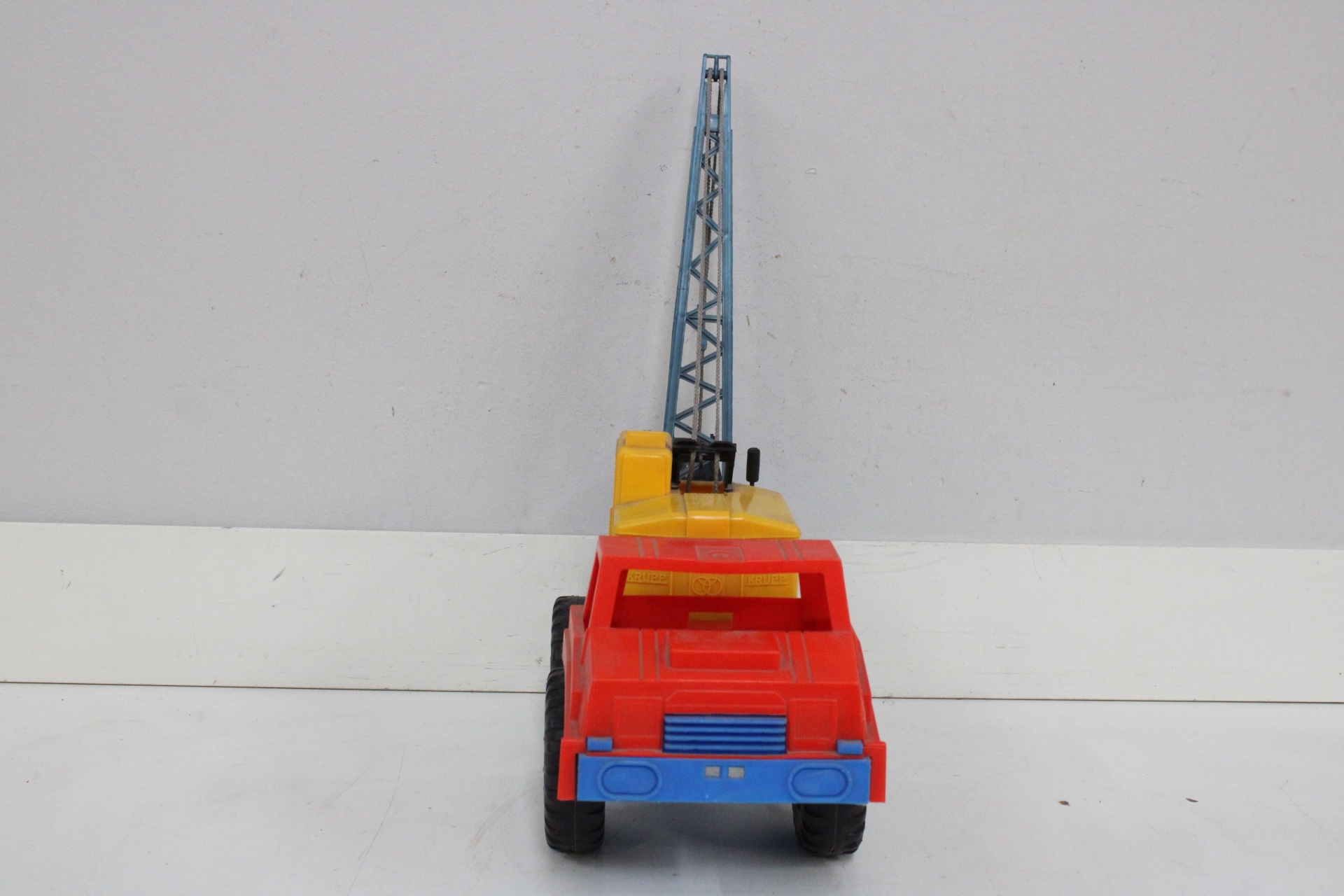 Speelgoed kraanwagen van kunststof – foto 6 – kavel bij GSD Auctions, Zoeterwoude
