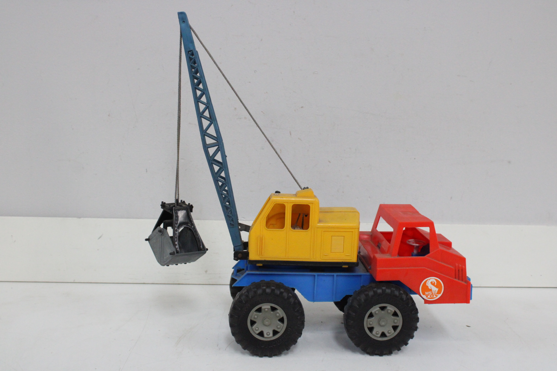 Speelgoed kraanwagen van kunststof – foto 8 – kavel bij GSD Auctions, Zoeterwoude