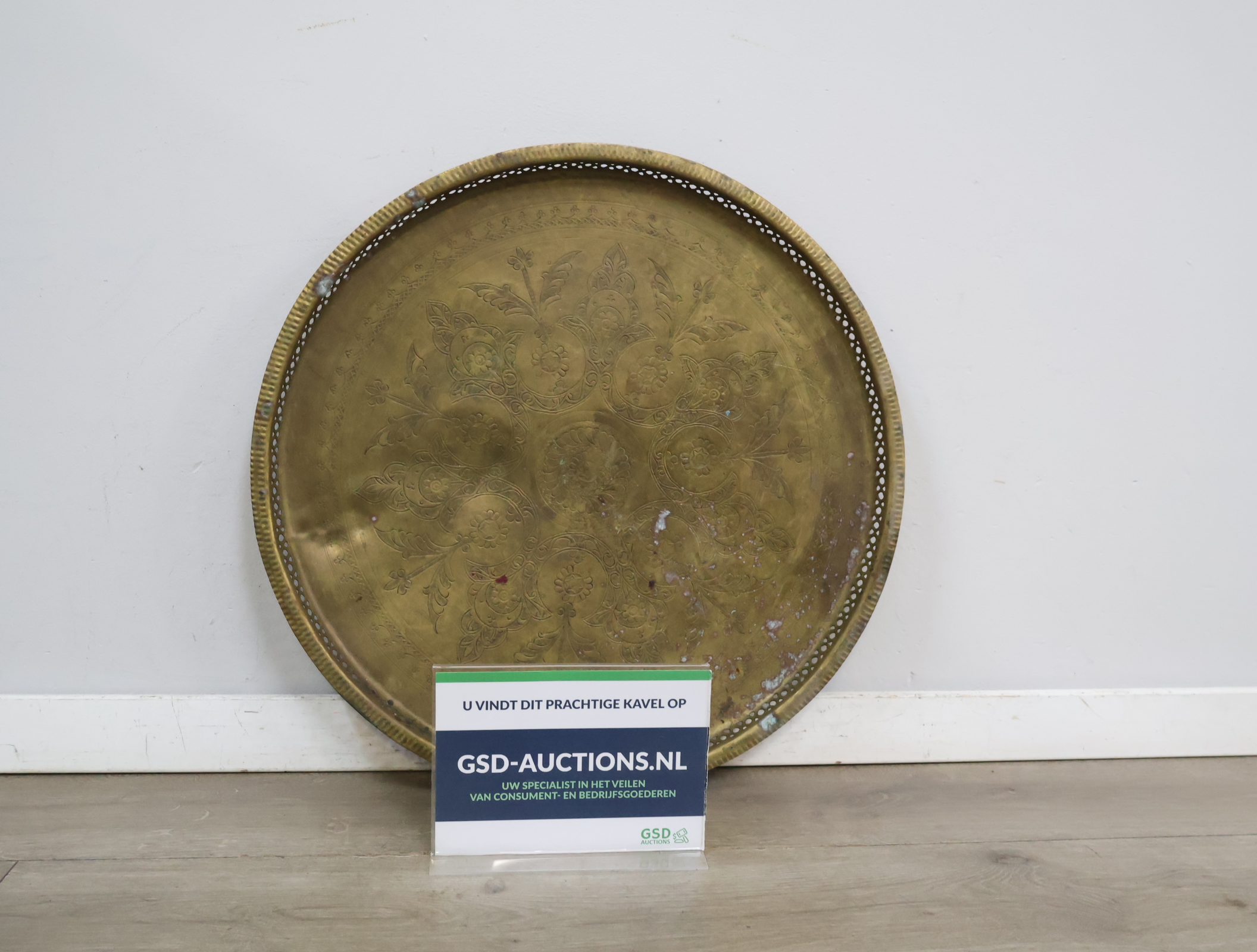 Antiek messing dienblad met bewerkte randen - 57 cm – kavel bij GSD Auctions, Zoeterwoude