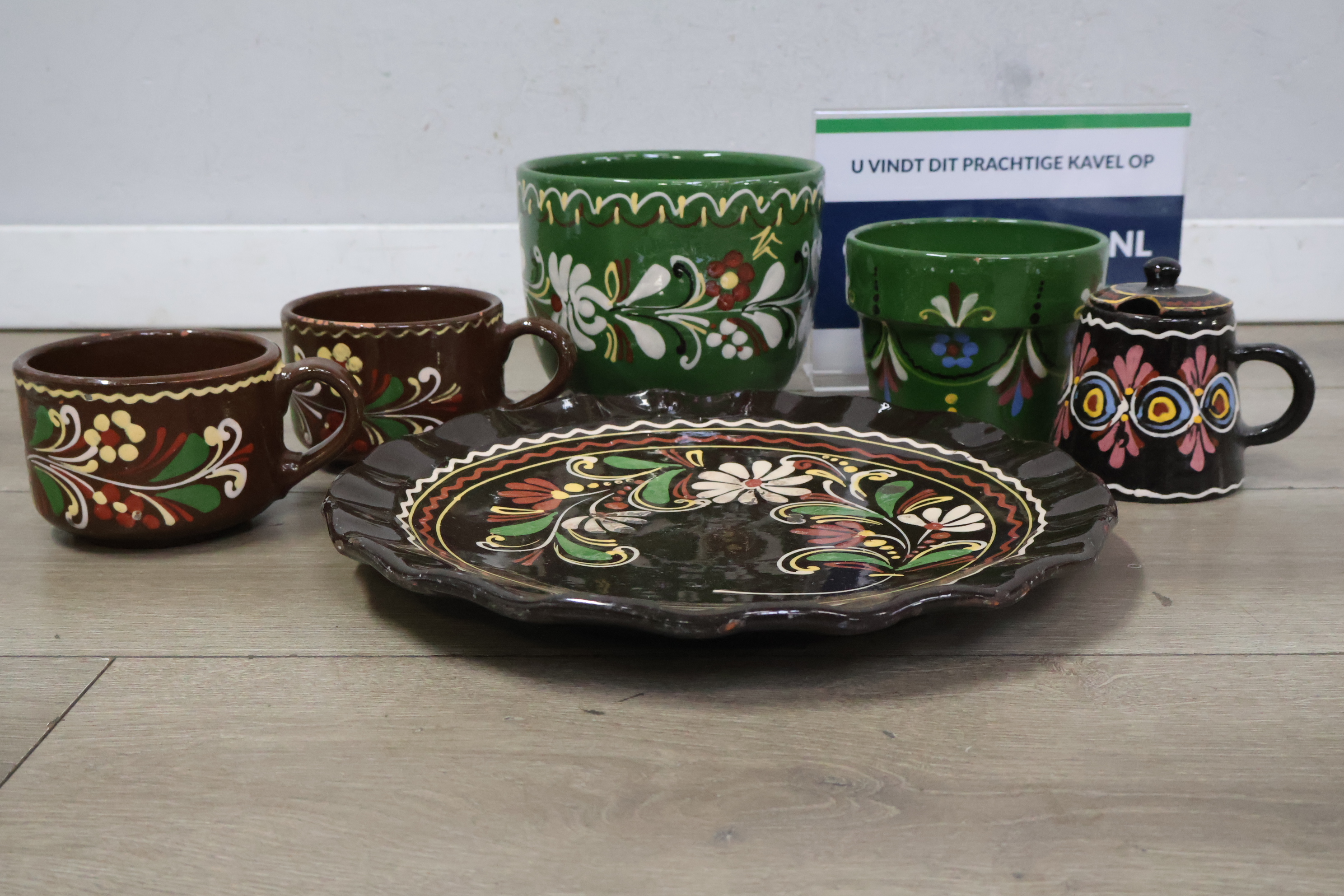 Vintage bloempotten, mokken, bord en melkkannetje'' – foto 2 – kavel bij GSD Auctions, Zoeterwoude