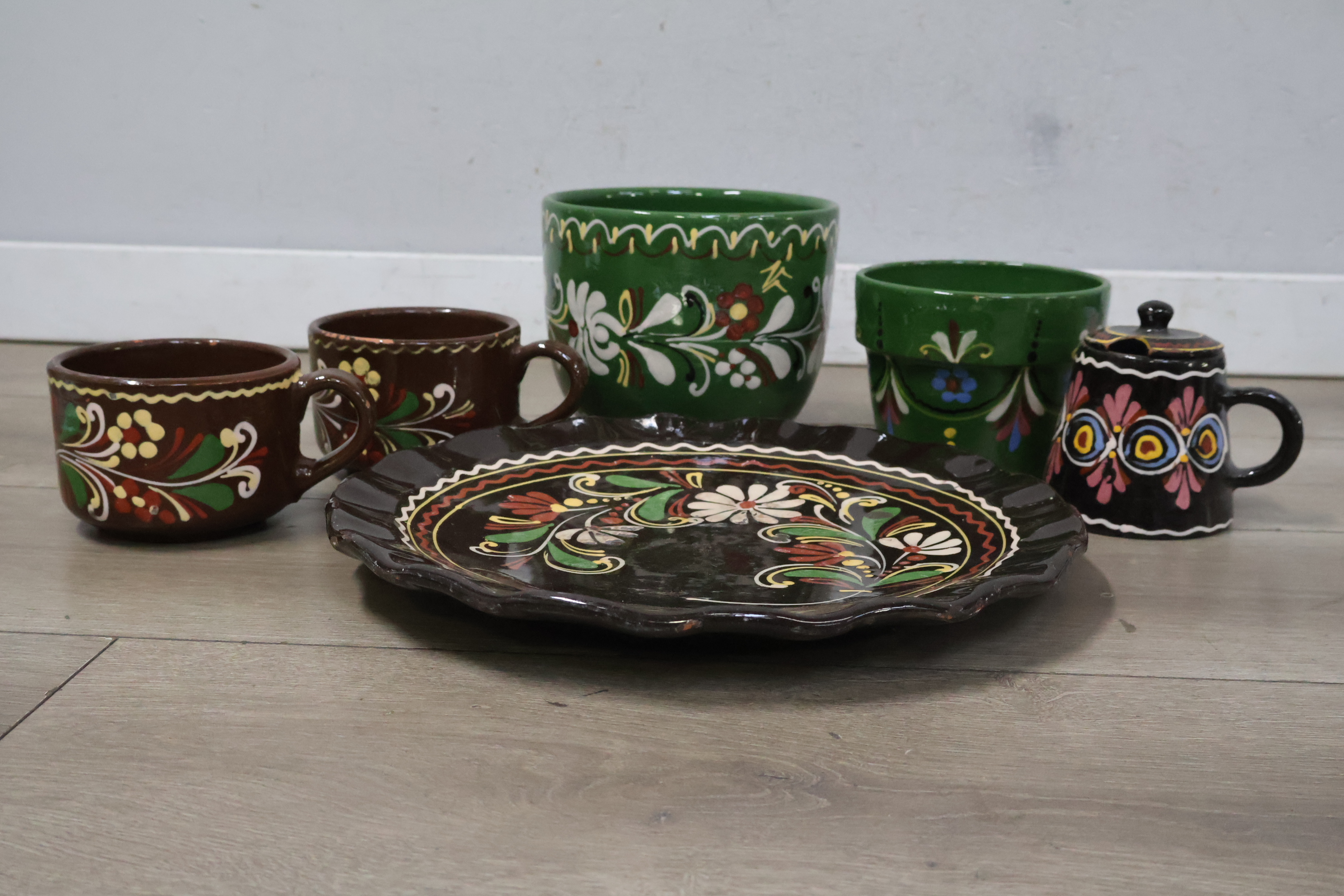 Vintage bloempotten, mokken, bord en melkkannetje'' – foto 4 – kavel bij GSD Auctions, Zoeterwoude