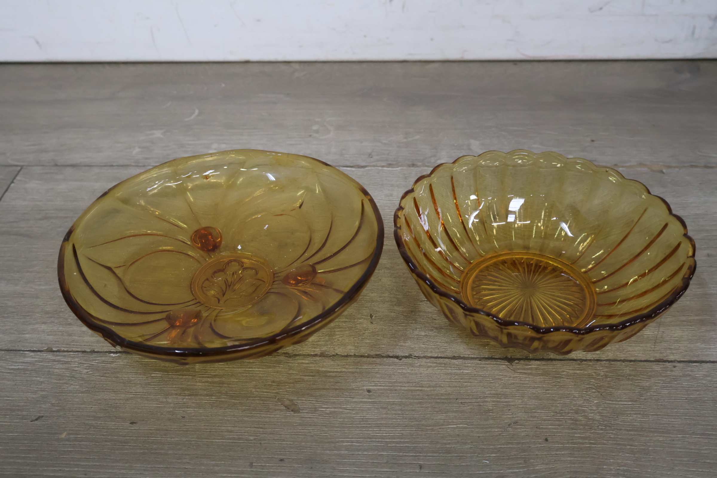 Set amberkleurige glazen schaaltjes'' – foto 3 – kavel bij GSD Auctions, Zoeterwoude