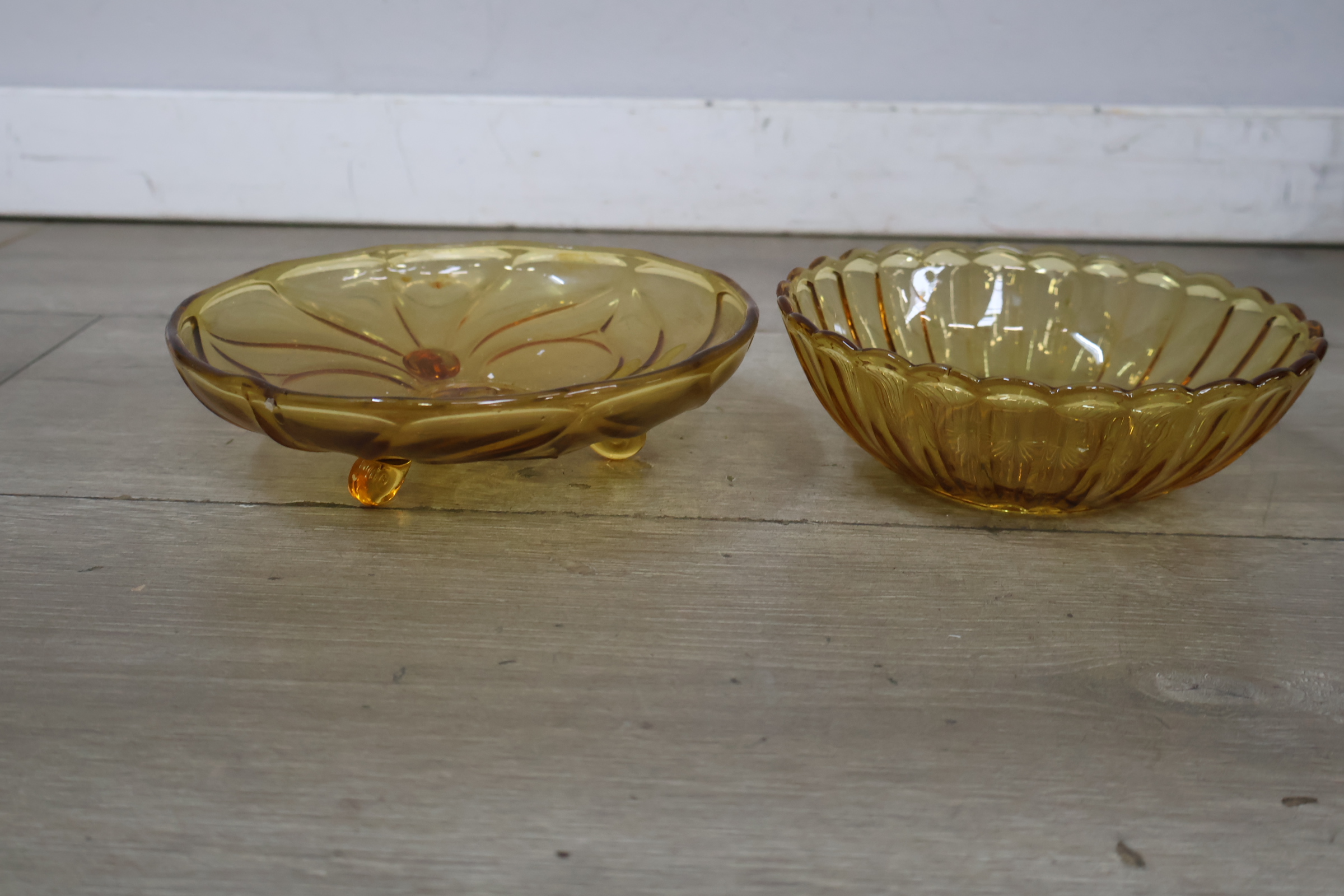 Set amberkleurige glazen schaaltjes'' – foto 4 – kavel bij GSD Auctions, Zoeterwoude