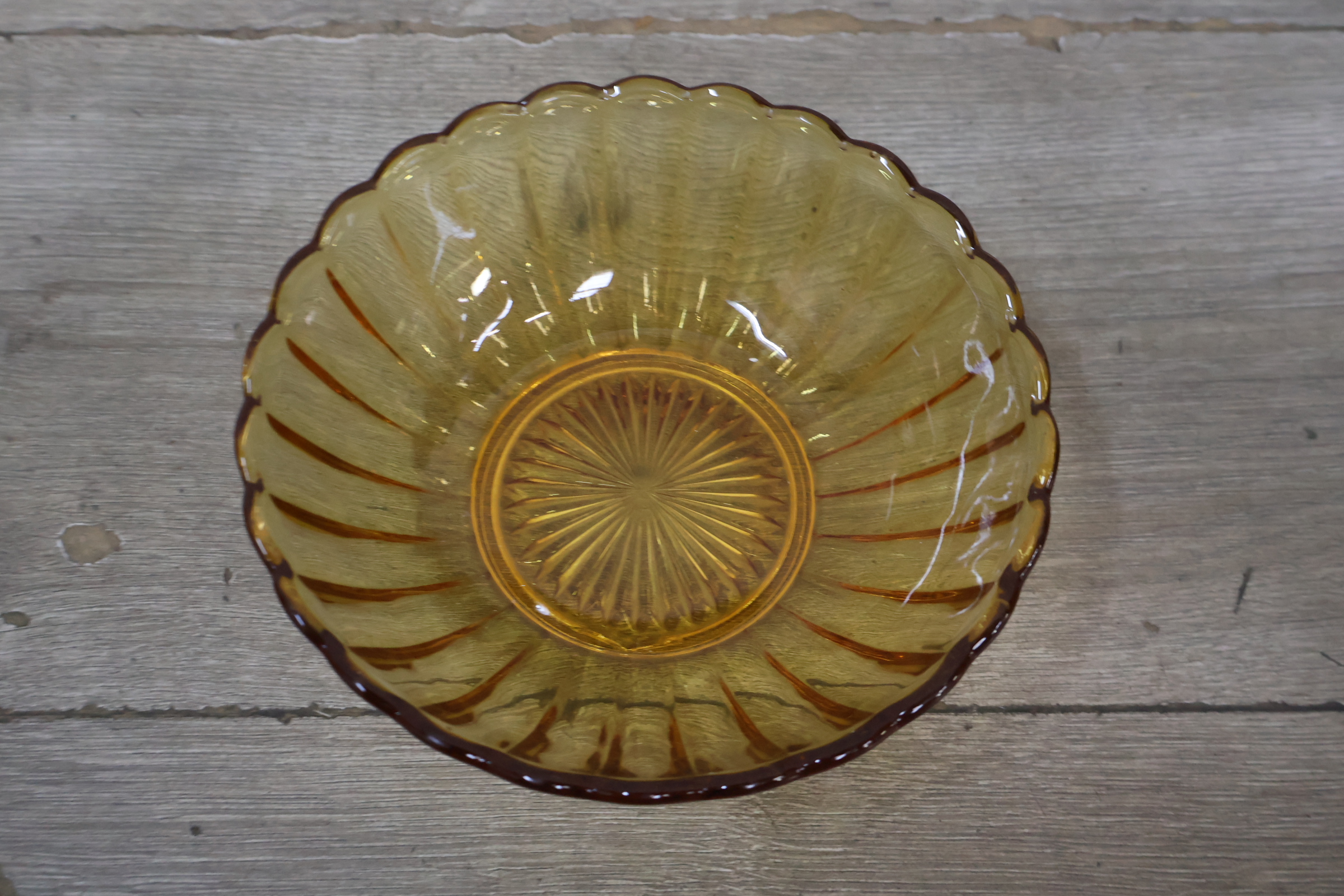 Set amberkleurige glazen schaaltjes'' – foto 7 – kavel bij GSD Auctions, Zoeterwoude