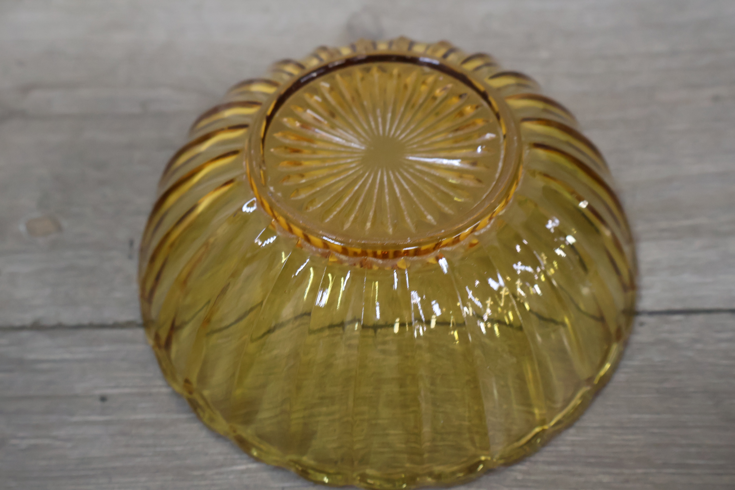Set amberkleurige glazen schaaltjes'' – foto 8 – kavel bij GSD Auctions, Zoeterwoude
