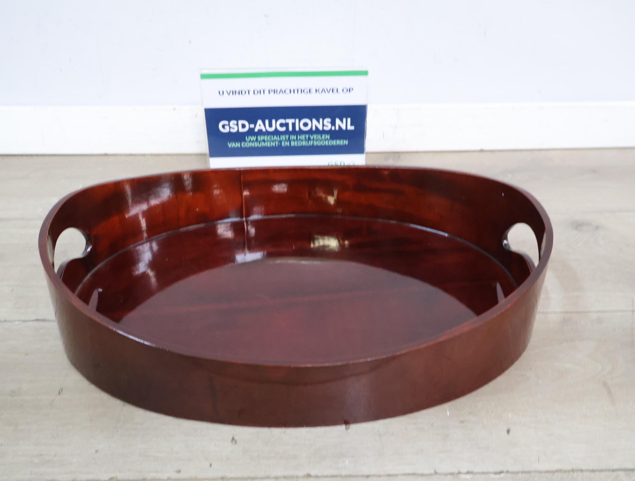 Ronde houten dienblad – kavel bij GSD Auctions, Zoeterwoude