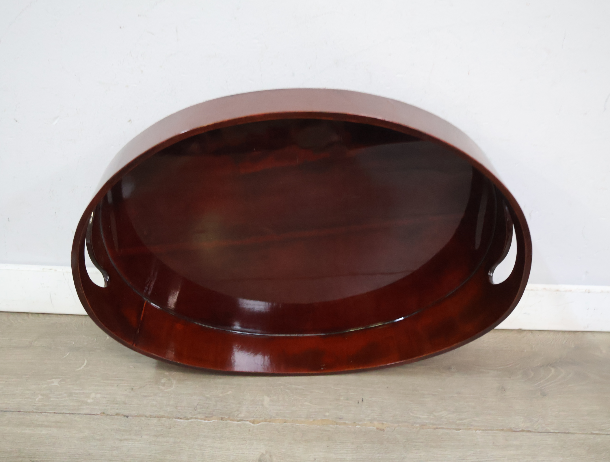 Ronde houten dienblad – foto 4 – kavel bij GSD Auctions, Zoeterwoude