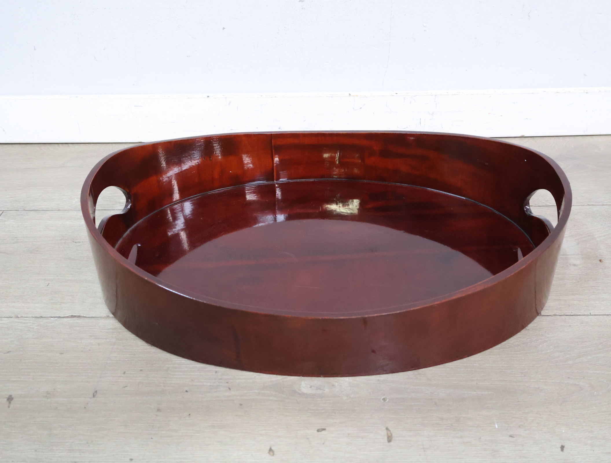 Ronde houten dienblad – foto 5 – kavel bij GSD Auctions, Zoeterwoude