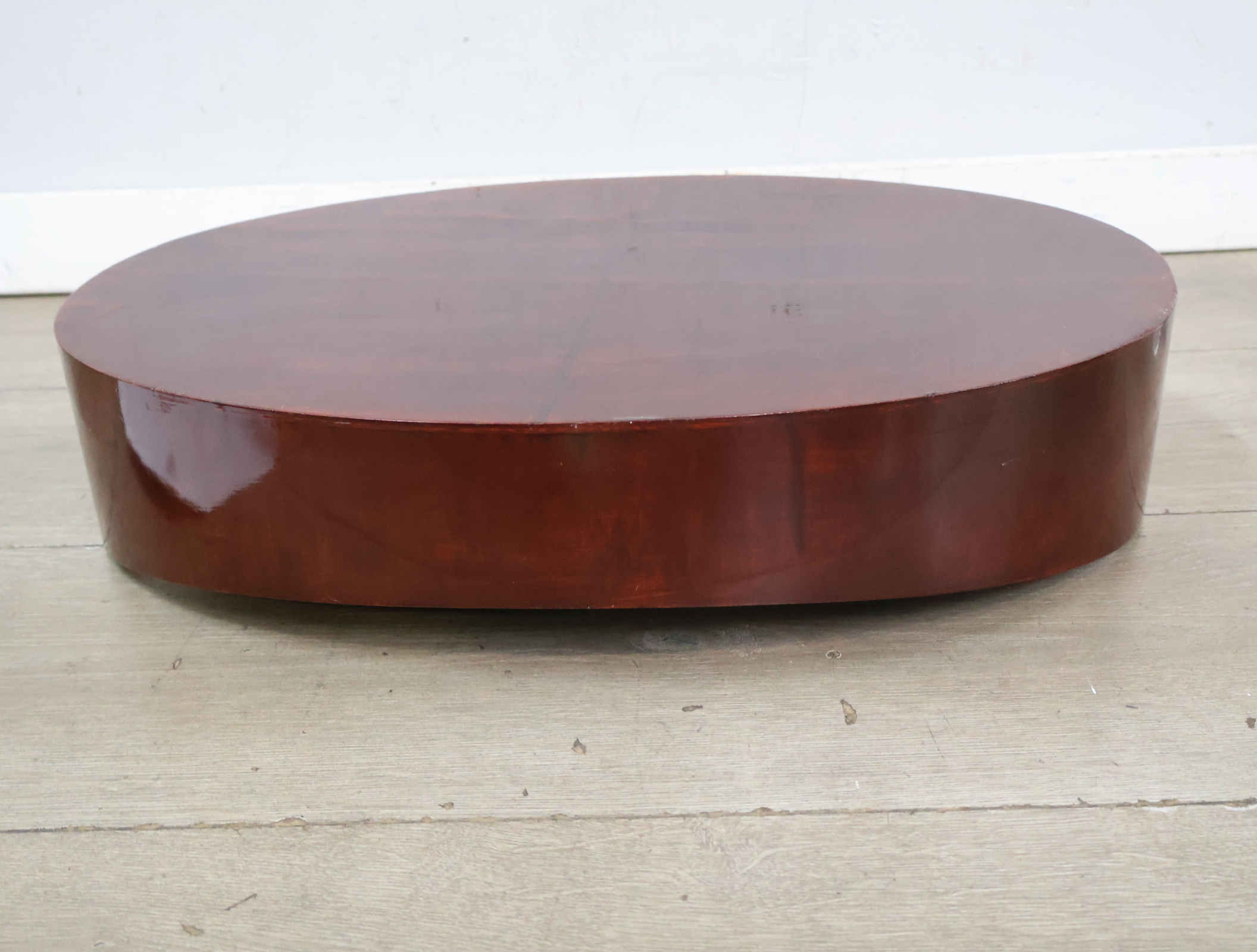 Ronde houten dienblad – foto 9 – kavel bij GSD Auctions, Zoeterwoude