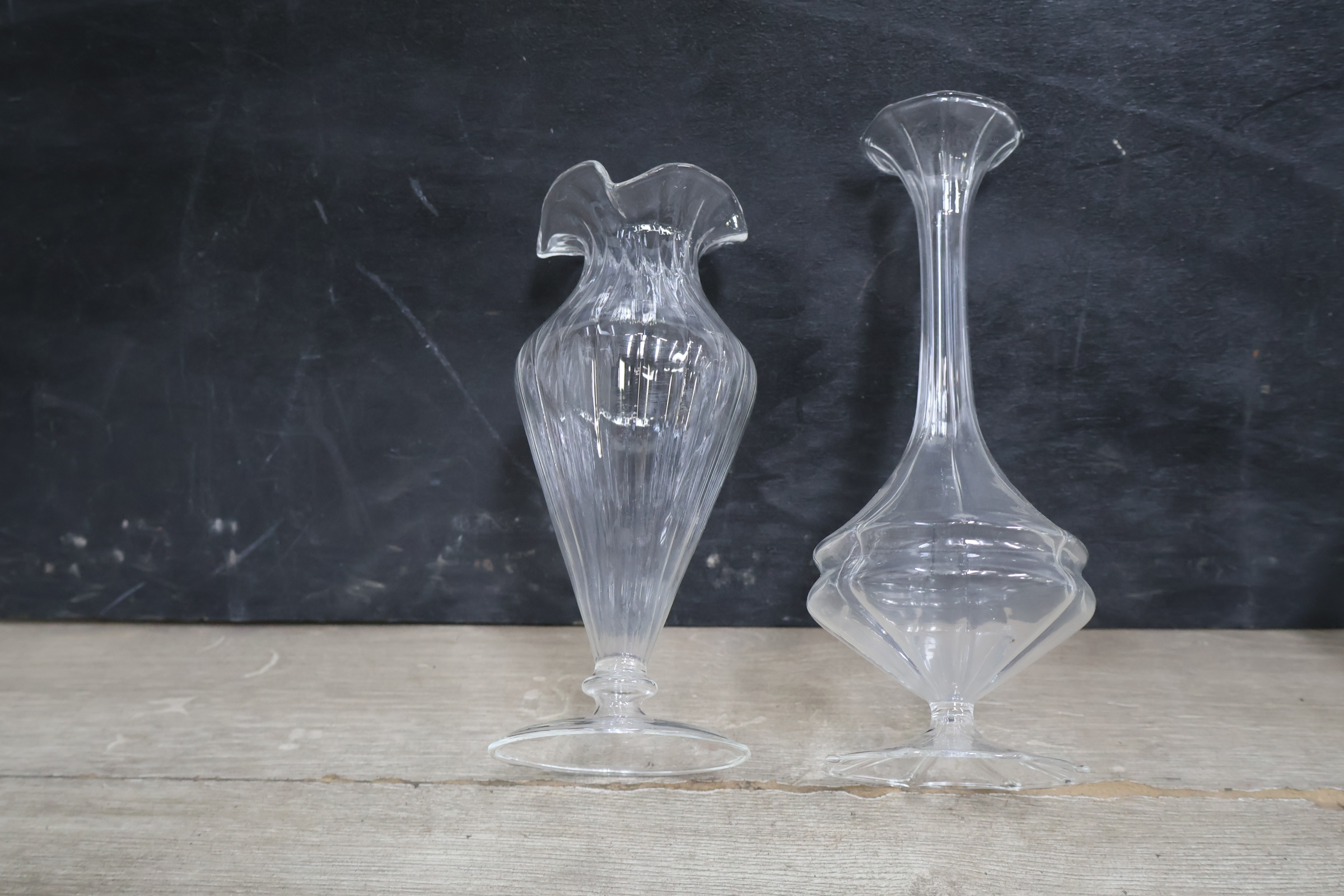 Set van vier glazen vazen met verschillende vormen'' – foto 7 – kavel bij GSD Auctions, Zoeterwoude
