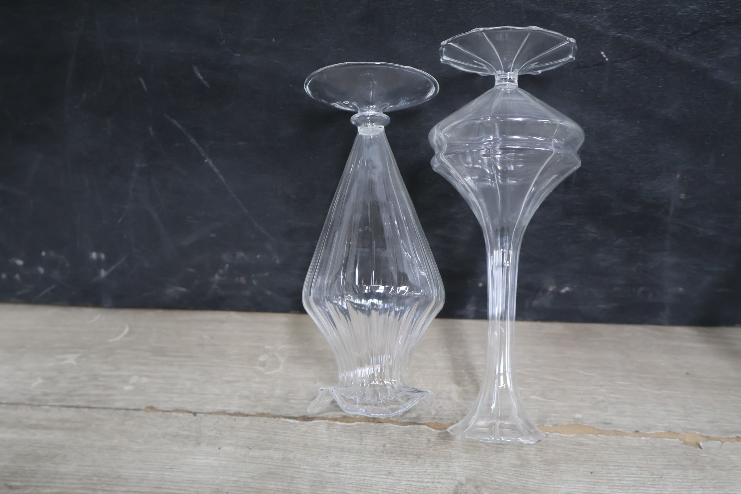 Set van vier glazen vazen met verschillende vormen'' – foto 8 – kavel bij GSD Auctions, Zoeterwoude