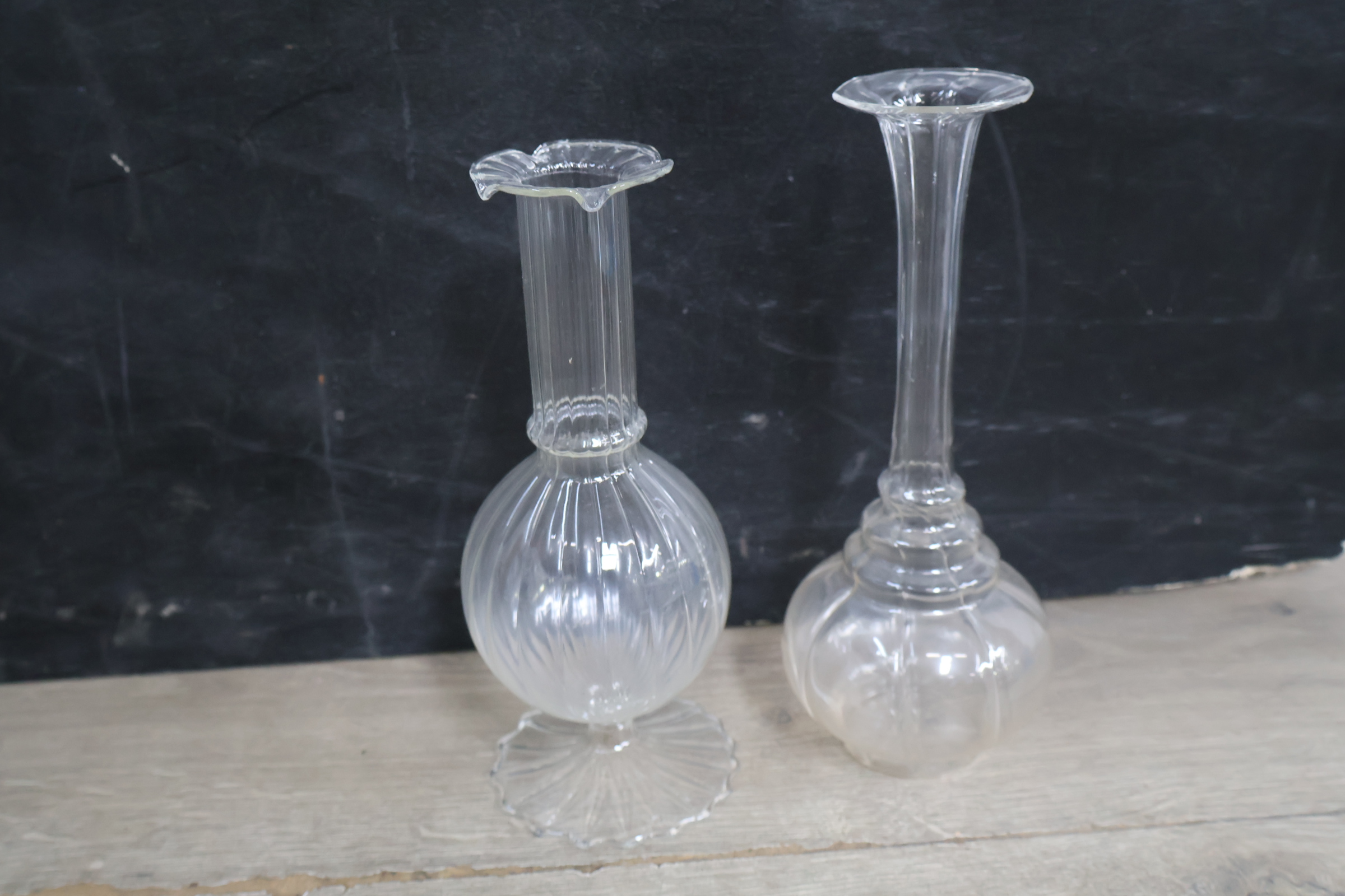 Set van vier glazen vazen met verschillende vormen'' – foto 10 – kavel bij GSD Auctions, Zoeterwoude
