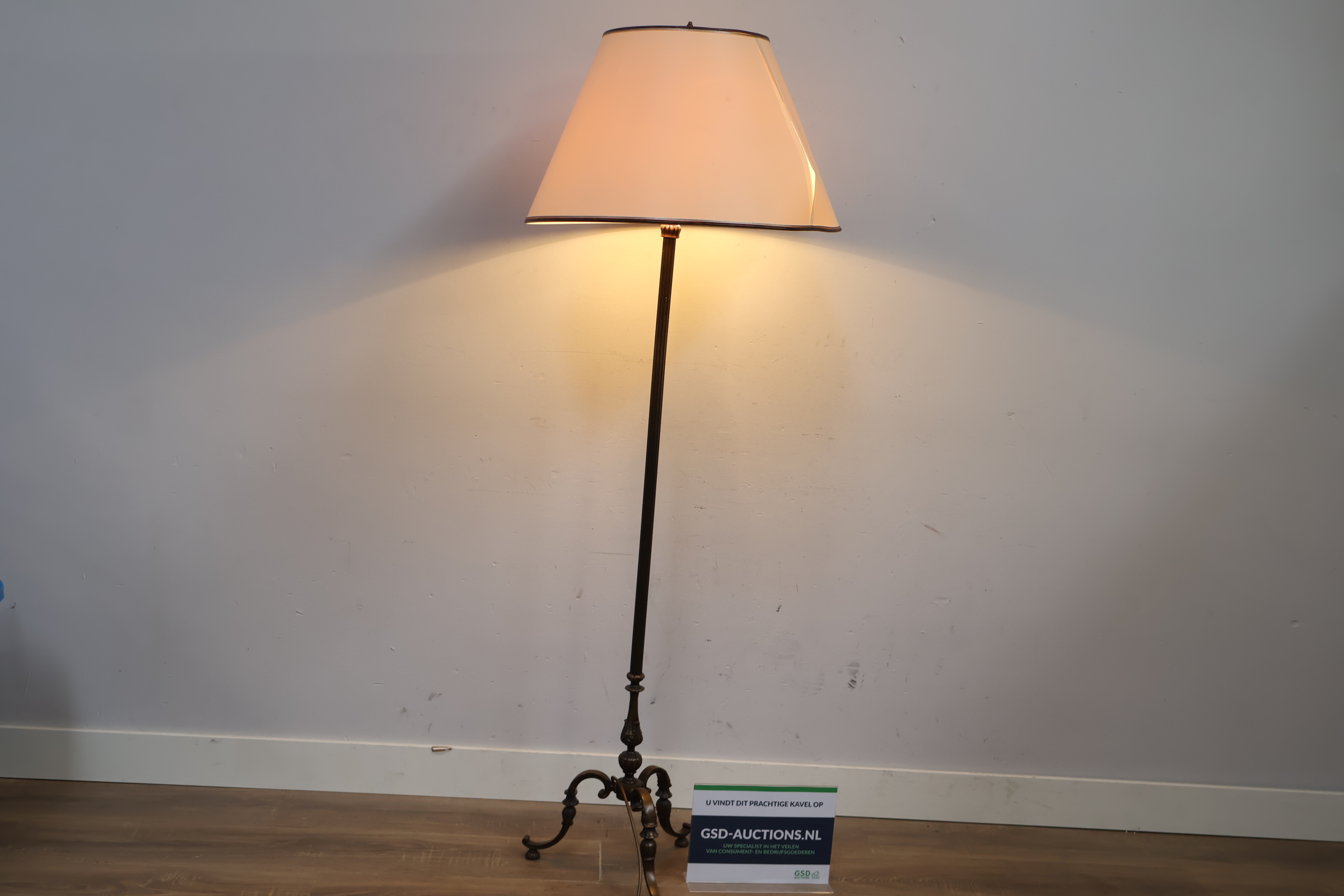 Staande lamp met stoffen kap'' – foto 3 – kavel bij GSD Auctions, Zoeterwoude