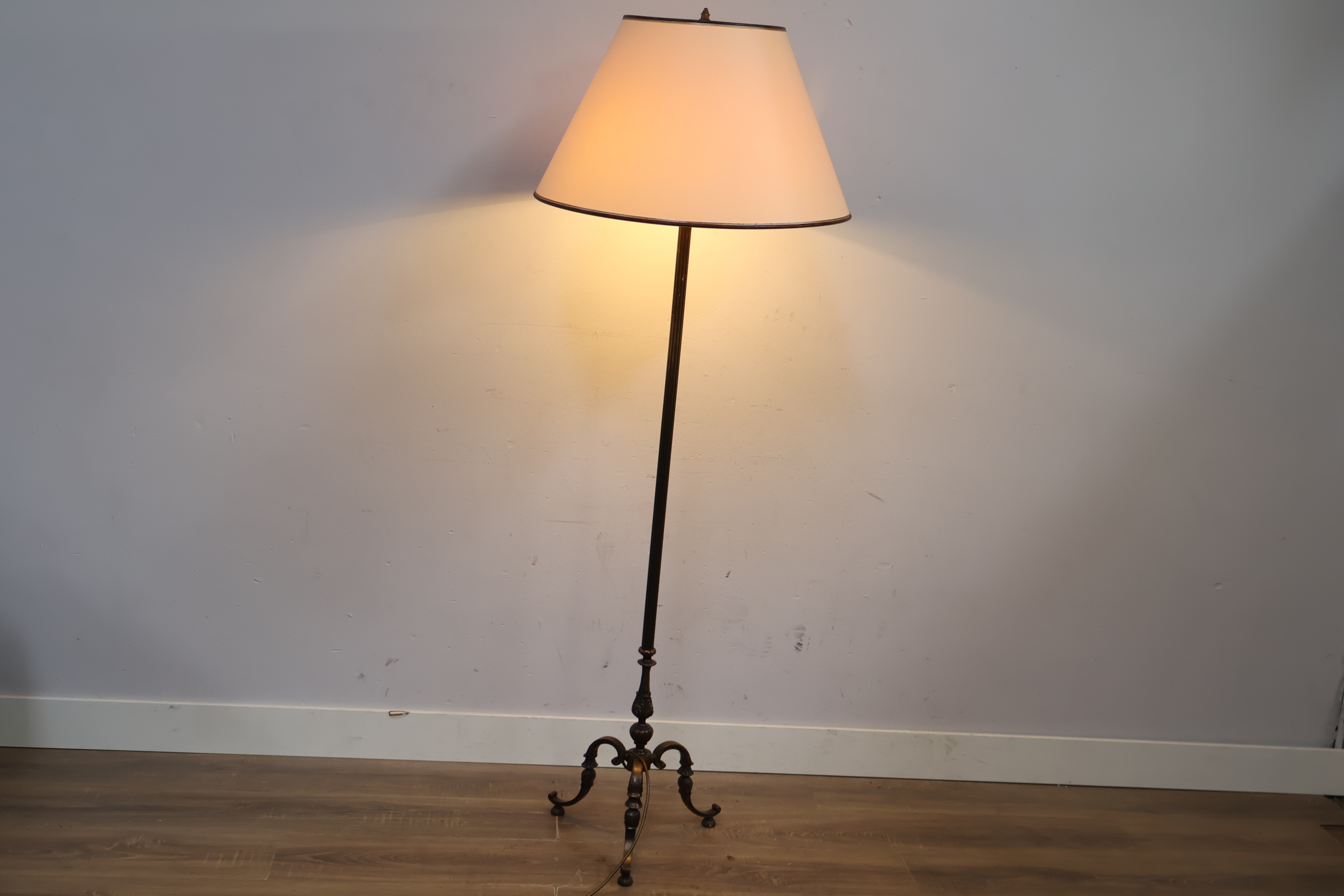 Staande lamp met stoffen kap'' – foto 4 – kavel bij GSD Auctions, Zoeterwoude