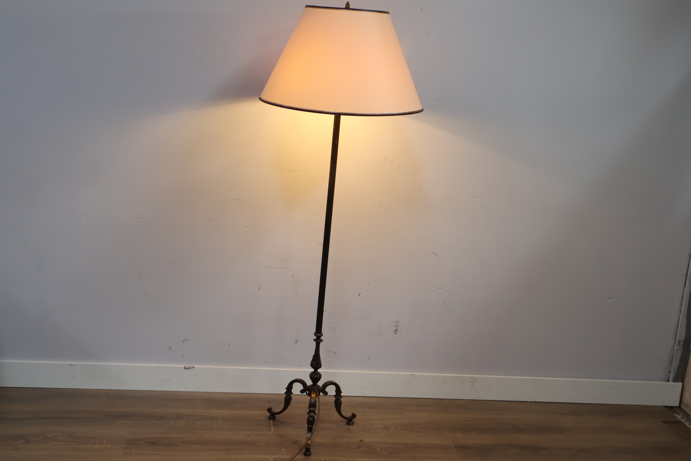 Staande lamp met stoffen kap'' – foto 5 – kavel bij GSD Auctions, Zoeterwoude