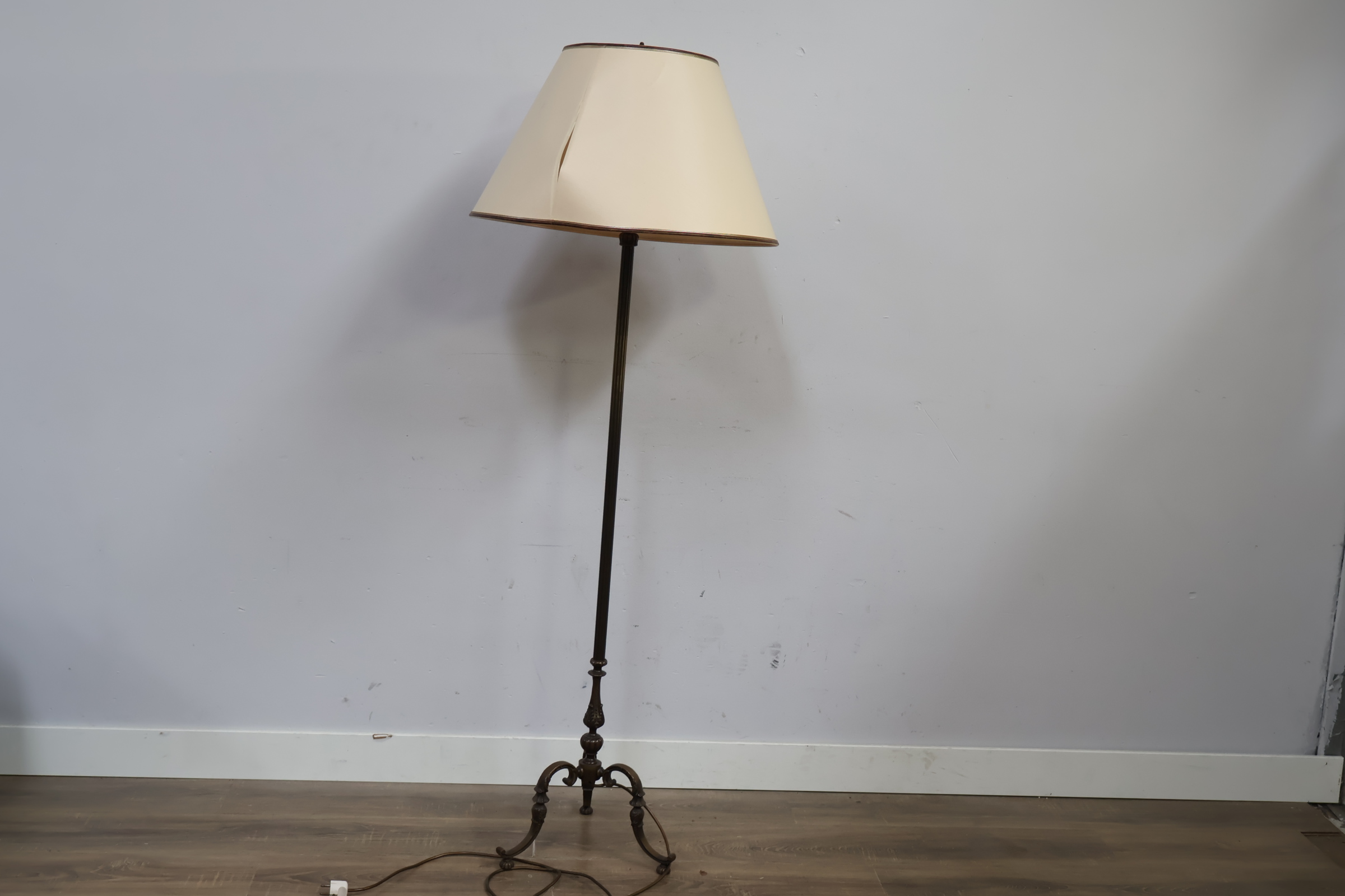 Staande lamp met stoffen kap'' – foto 9 – kavel bij GSD Auctions, Zoeterwoude