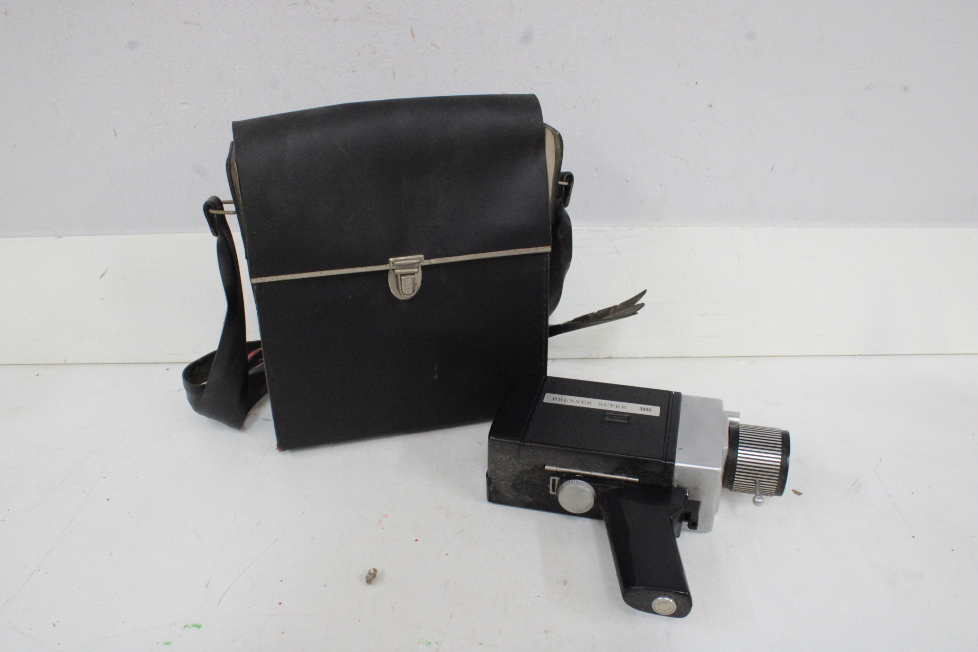 Vintage filmcamera Brenner Super 1000 – foto 2 – kavel bij GSD Auctions, Zoeterwoude