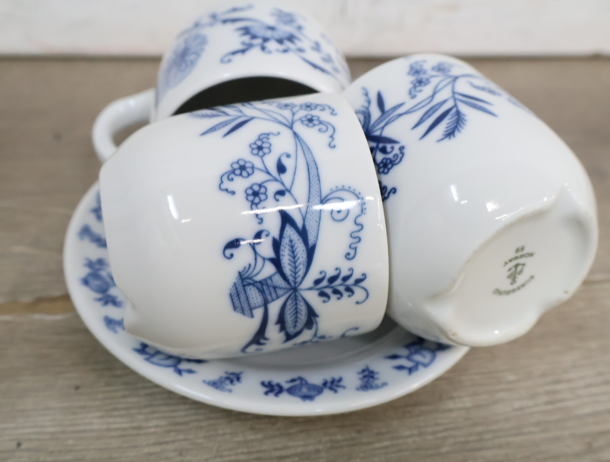Blauw-wit servies met kopjes en schotels – foto 10 – kavel bij GSD Auctions, Zoeterwoude