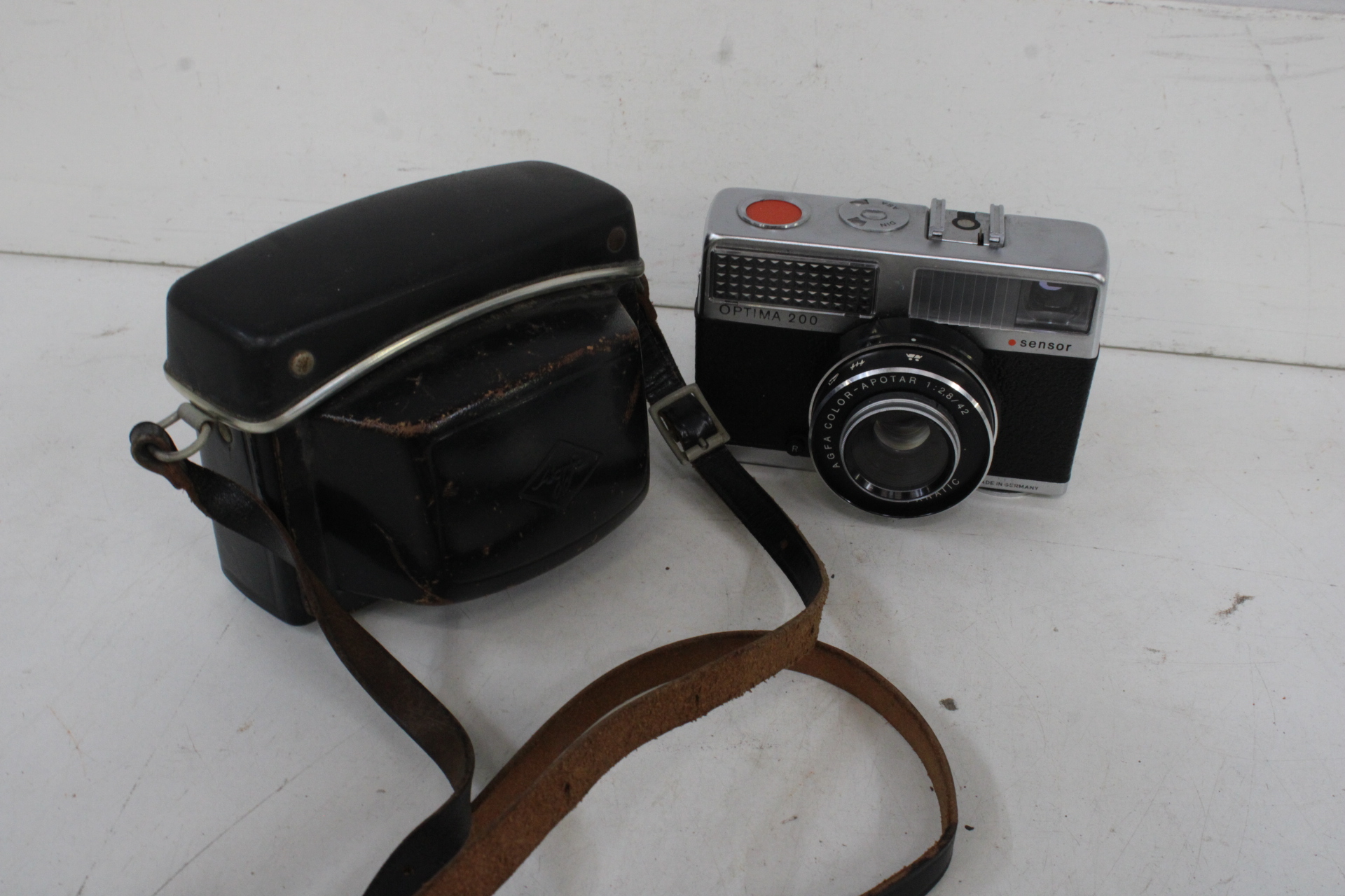 Vintage Optima 200 camera met leren draagtas – kavel bij GSD Auctions, Zoeterwoude